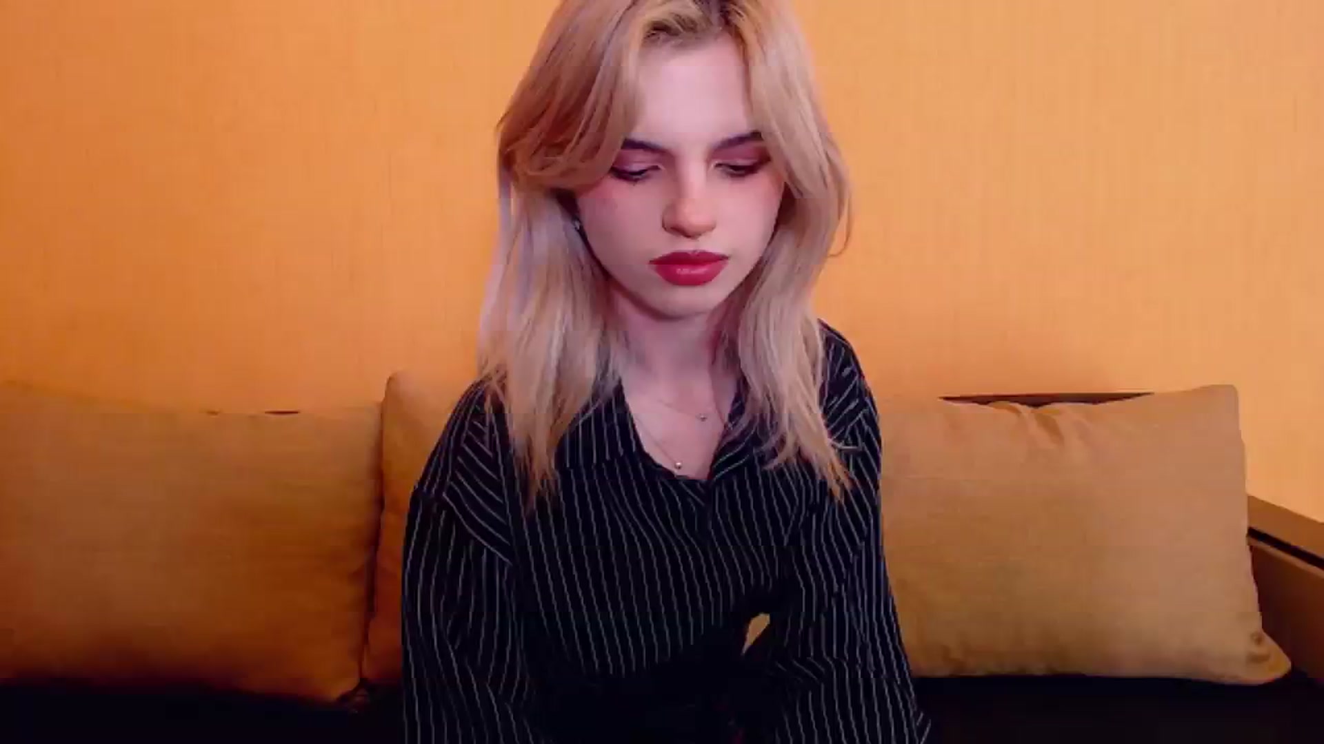 Gallery image thumbnail from Erineys's myfreecams stream on, 12/30/2023, 16:22 image 17 of 20