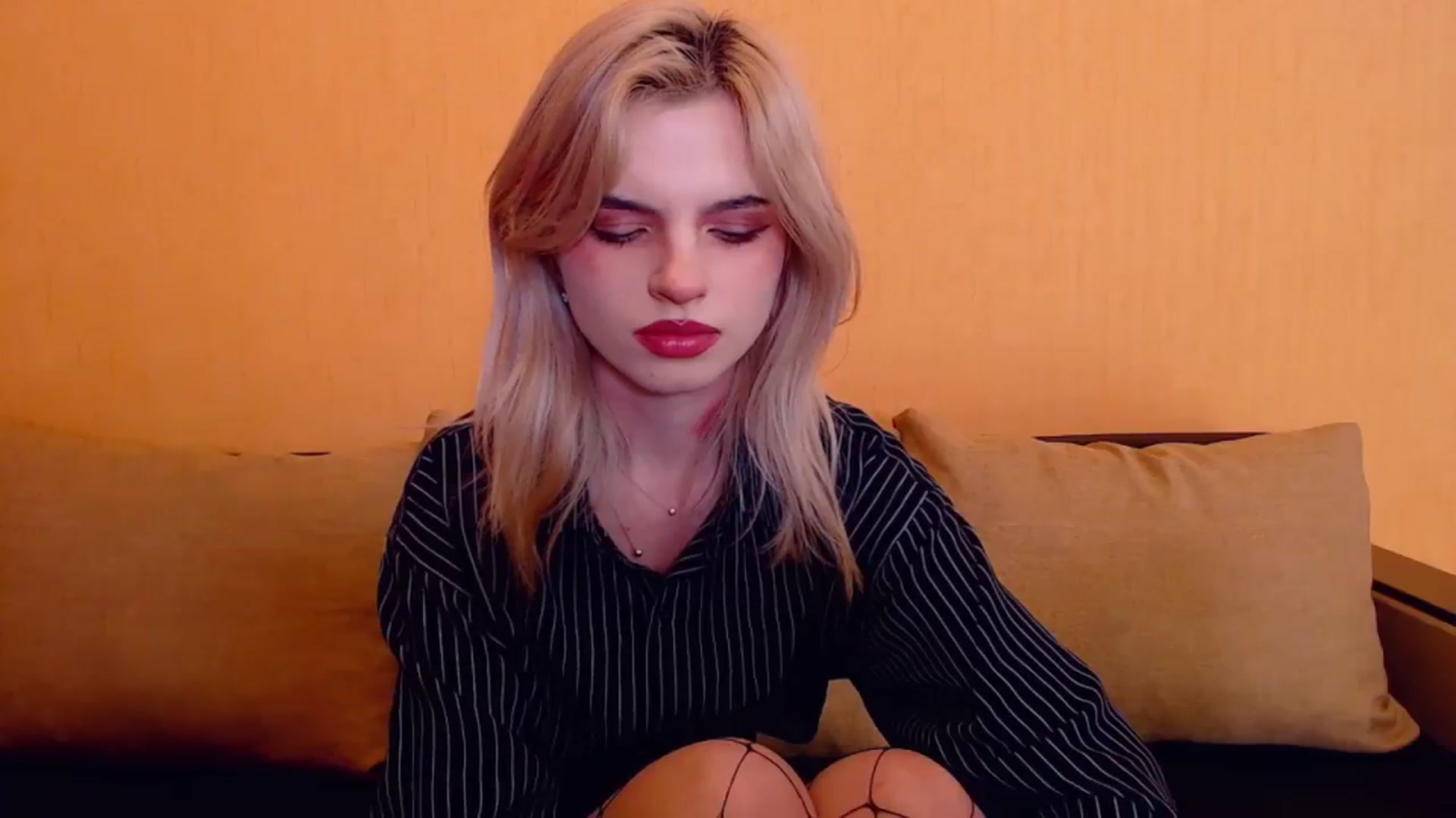 Gallery image thumbnail from Erineys's myfreecams stream on, 12/30/2023, 16:22 image 19 of 20
