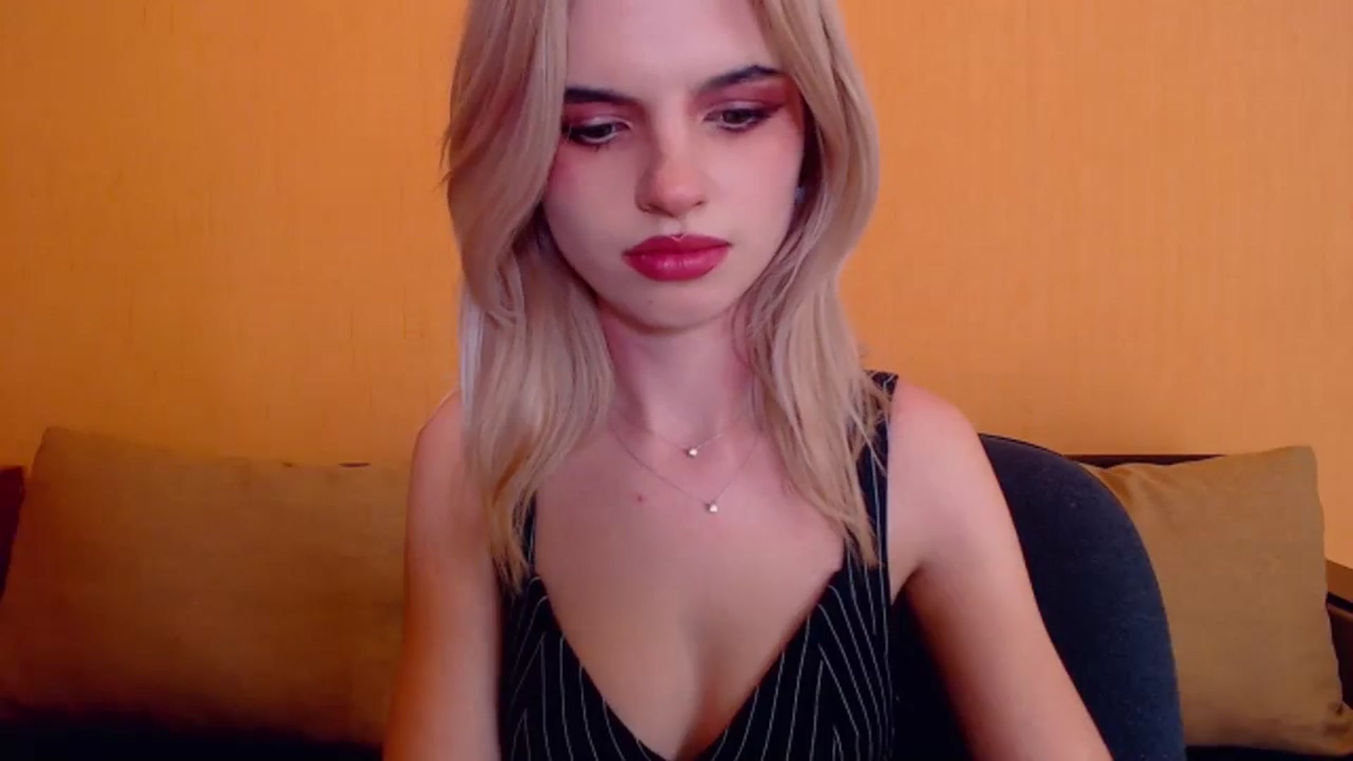 Gallery image thumbnail from Erineys's myfreecams stream on, 12/30/2023, 18:35 image 15 of 20