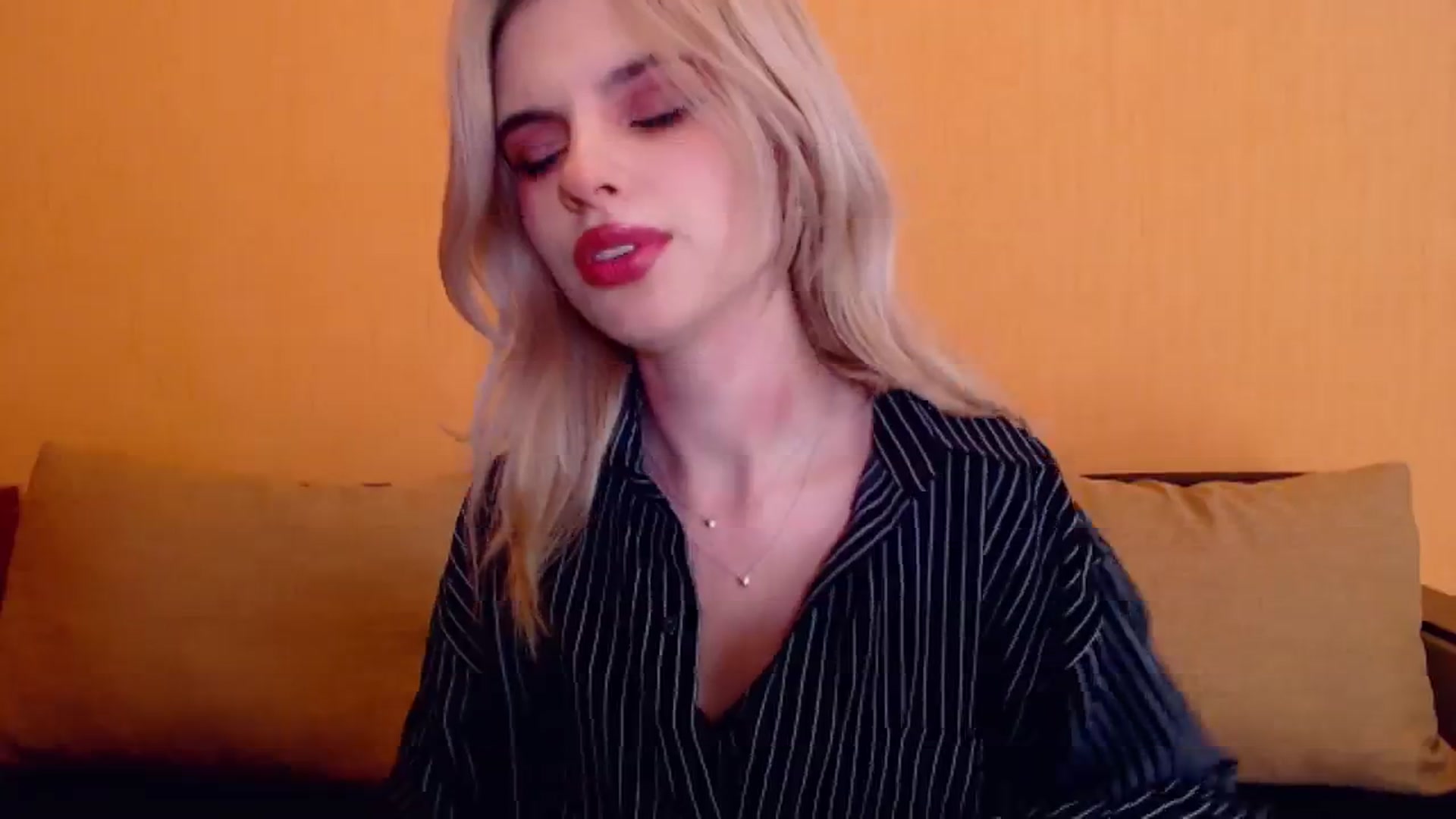 Gallery image thumbnail from Erineys's myfreecams stream on, 12/30/2023, 18:35 image 10 of 20