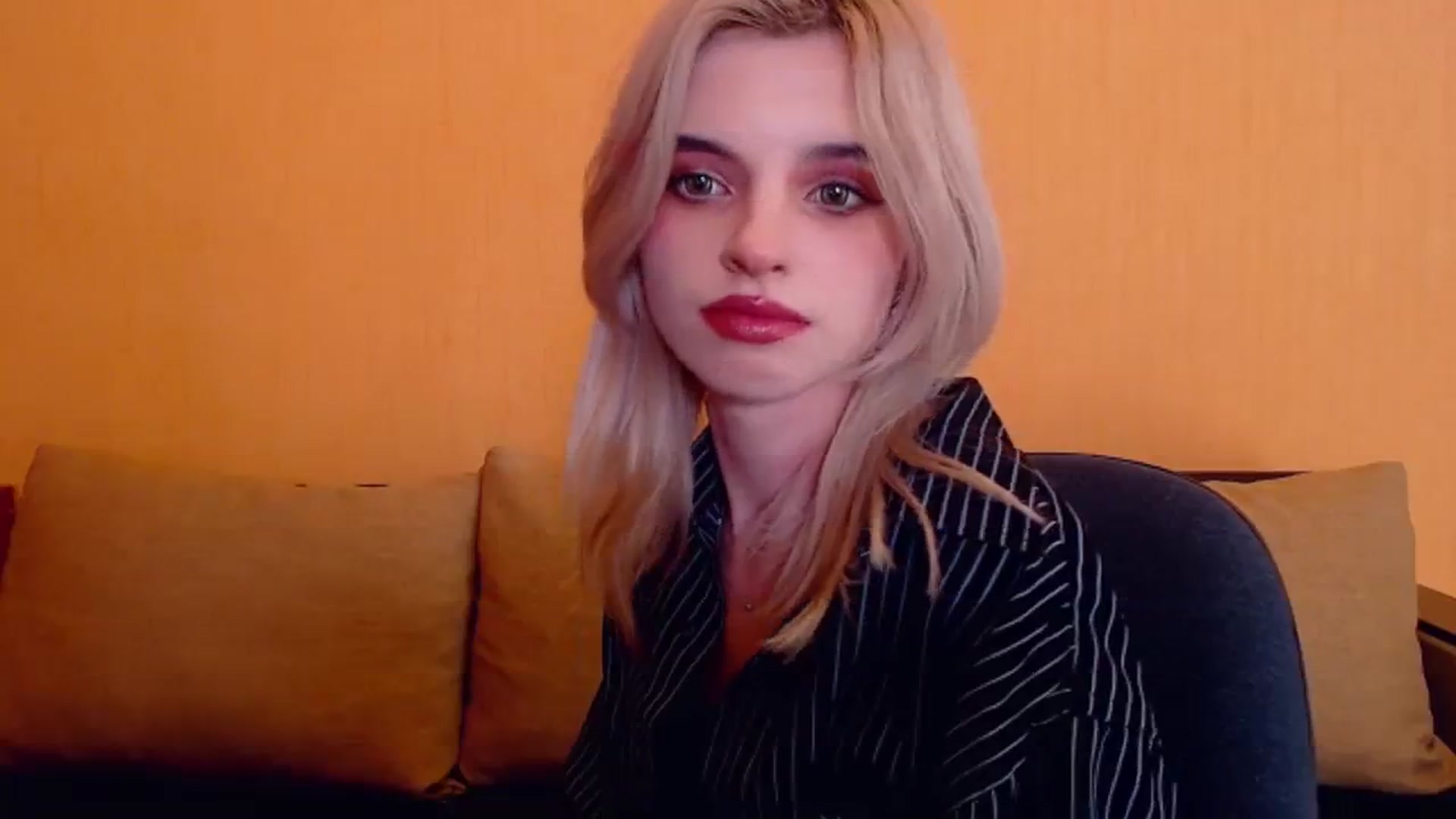 Gallery image thumbnail from Erineys's myfreecams stream on, 12/30/2023, 18:35 image 6 of 20