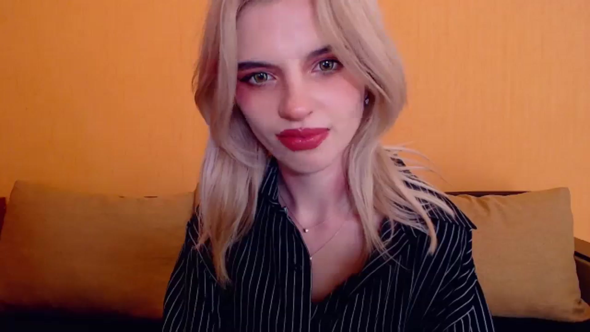 Gallery image thumbnail from Erineys's myfreecams stream on, 12/30/2023, 18:35 image 3 of 20