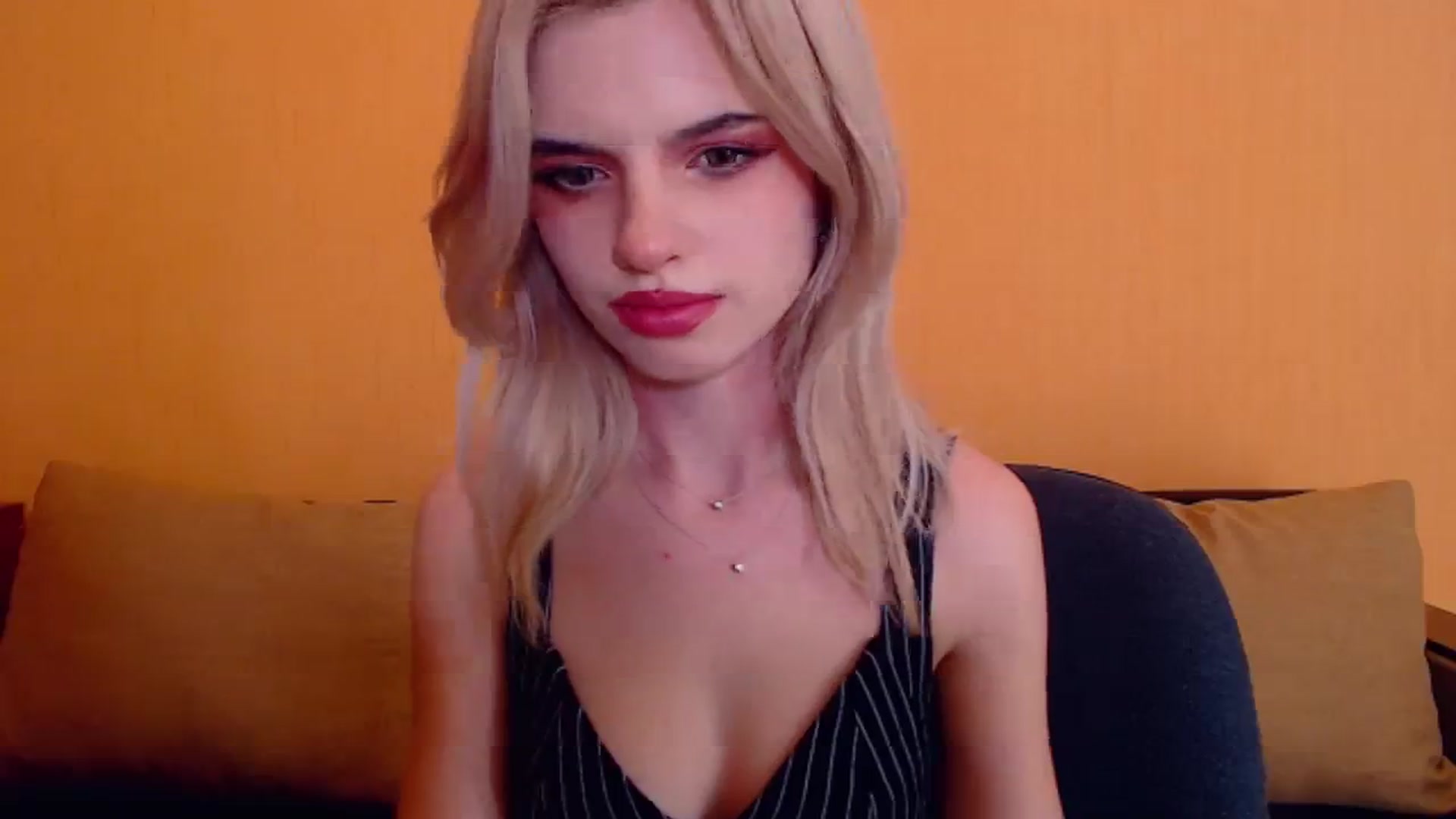Gallery image thumbnail from Erineys's myfreecams stream on, 12/30/2023, 18:35 image 14 of 20