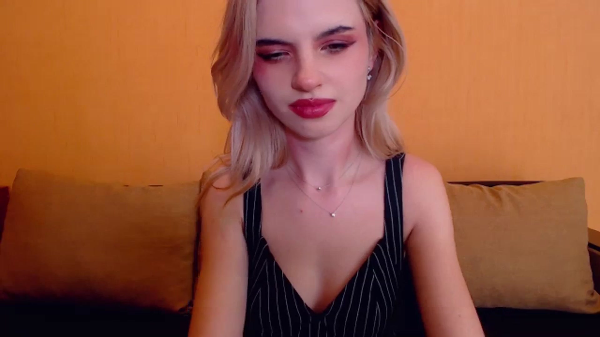 Gallery image thumbnail from Erineys's myfreecams stream on, 12/30/2023, 18:35 image 12 of 20