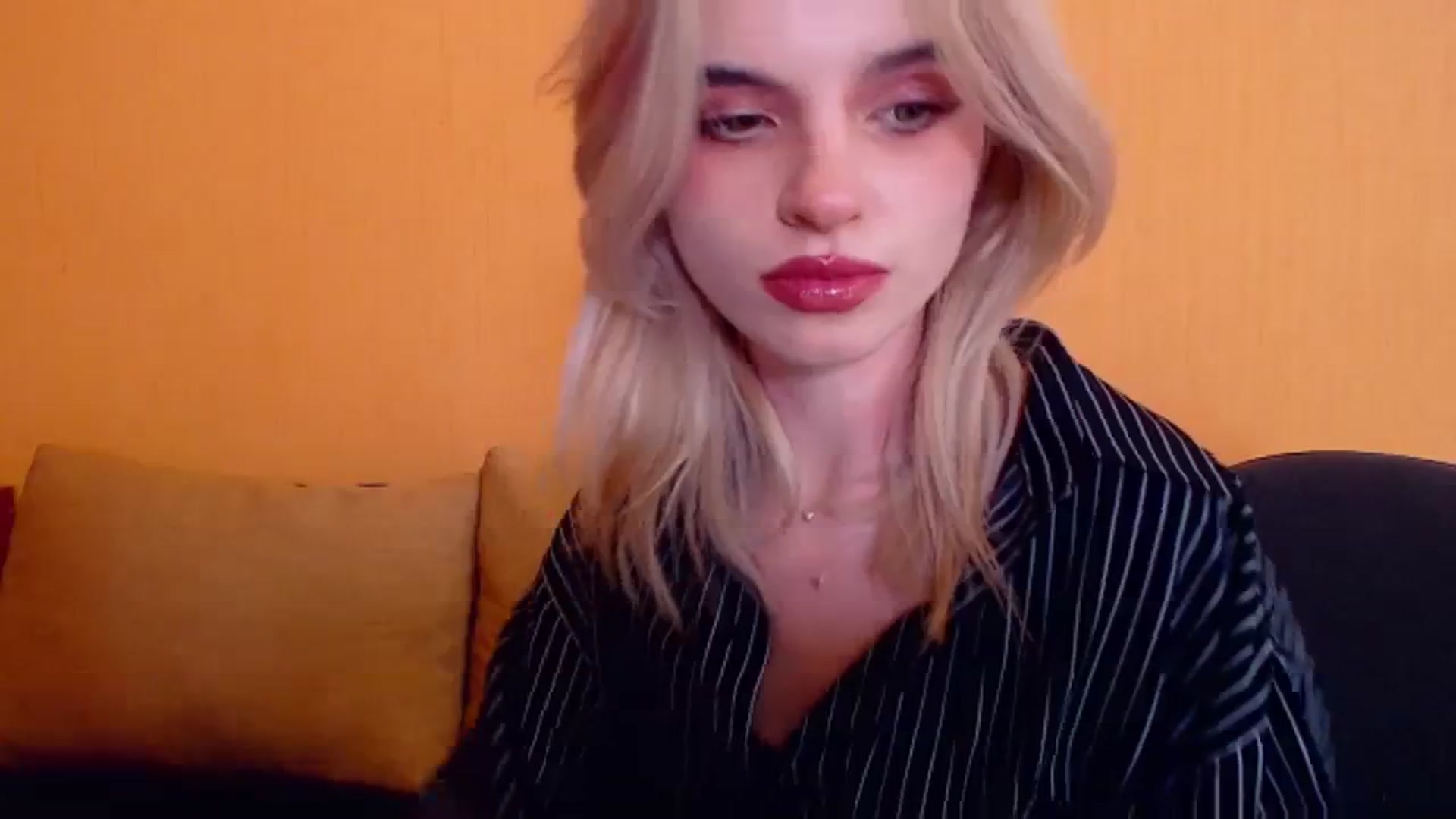 Gallery image thumbnail from Erineys's myfreecams stream on, 12/30/2023, 18:35 image 2 of 20