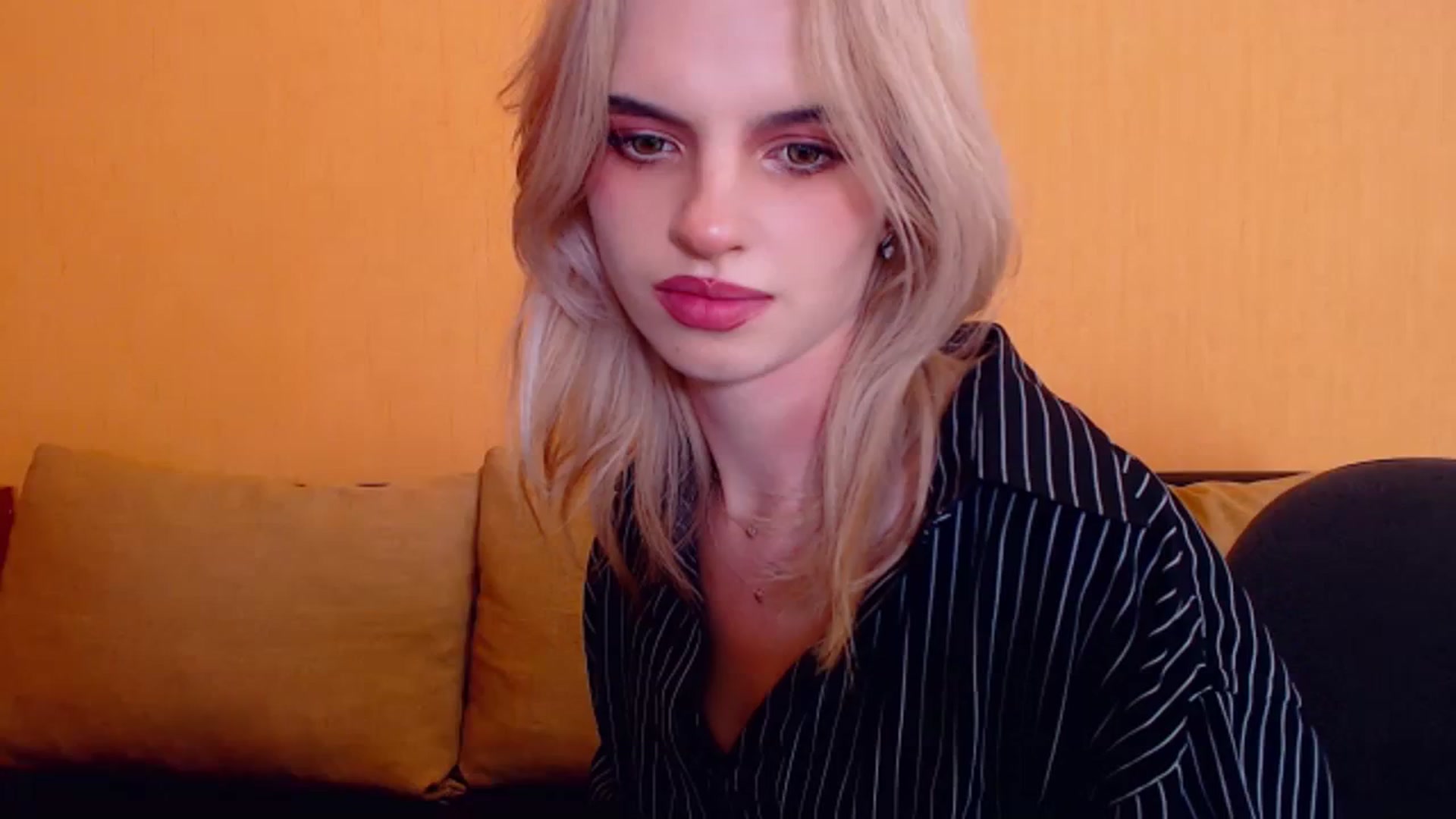Gallery image thumbnail from Erineys's myfreecams stream on, 12/30/2023, 18:35 image 1 of 20