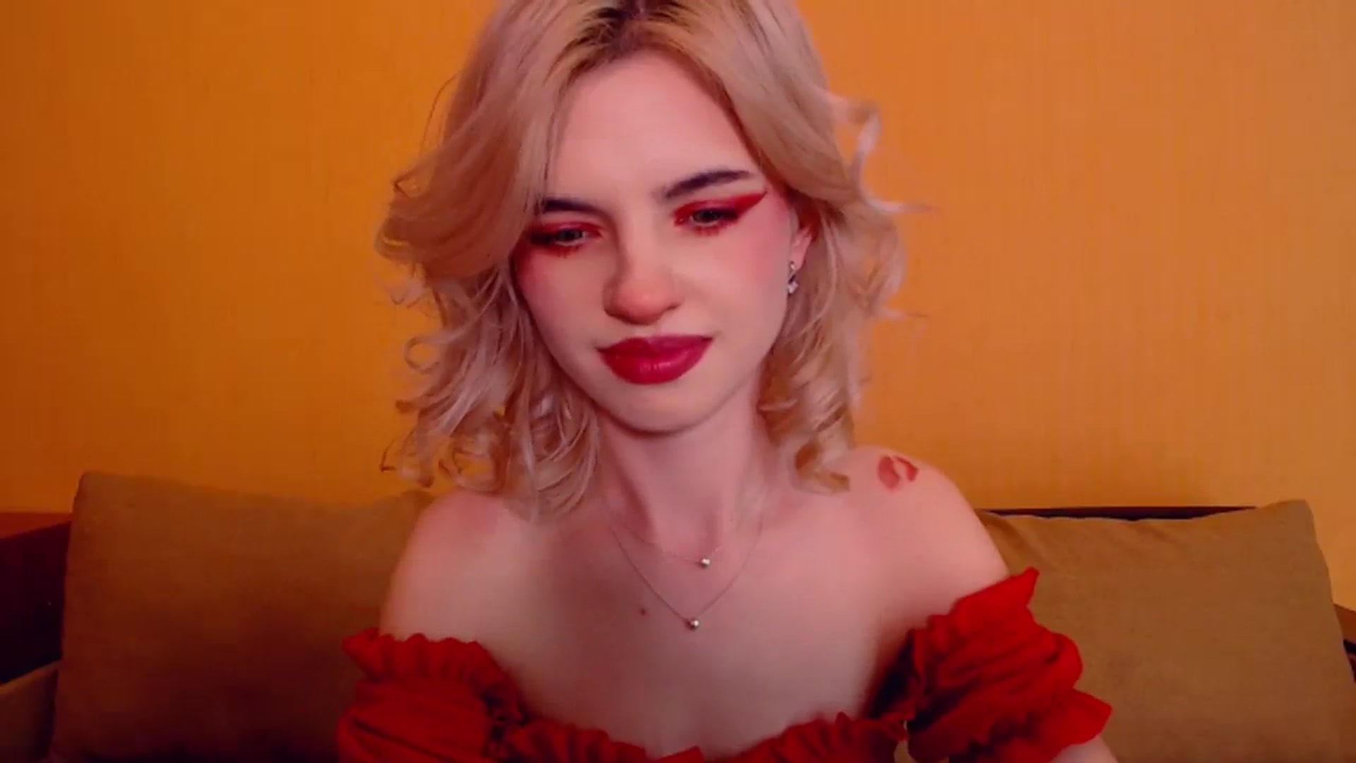 Gallery image thumbnail from Erineys's myfreecams stream on, 12/31/2023, 15:21 image 12 of 20