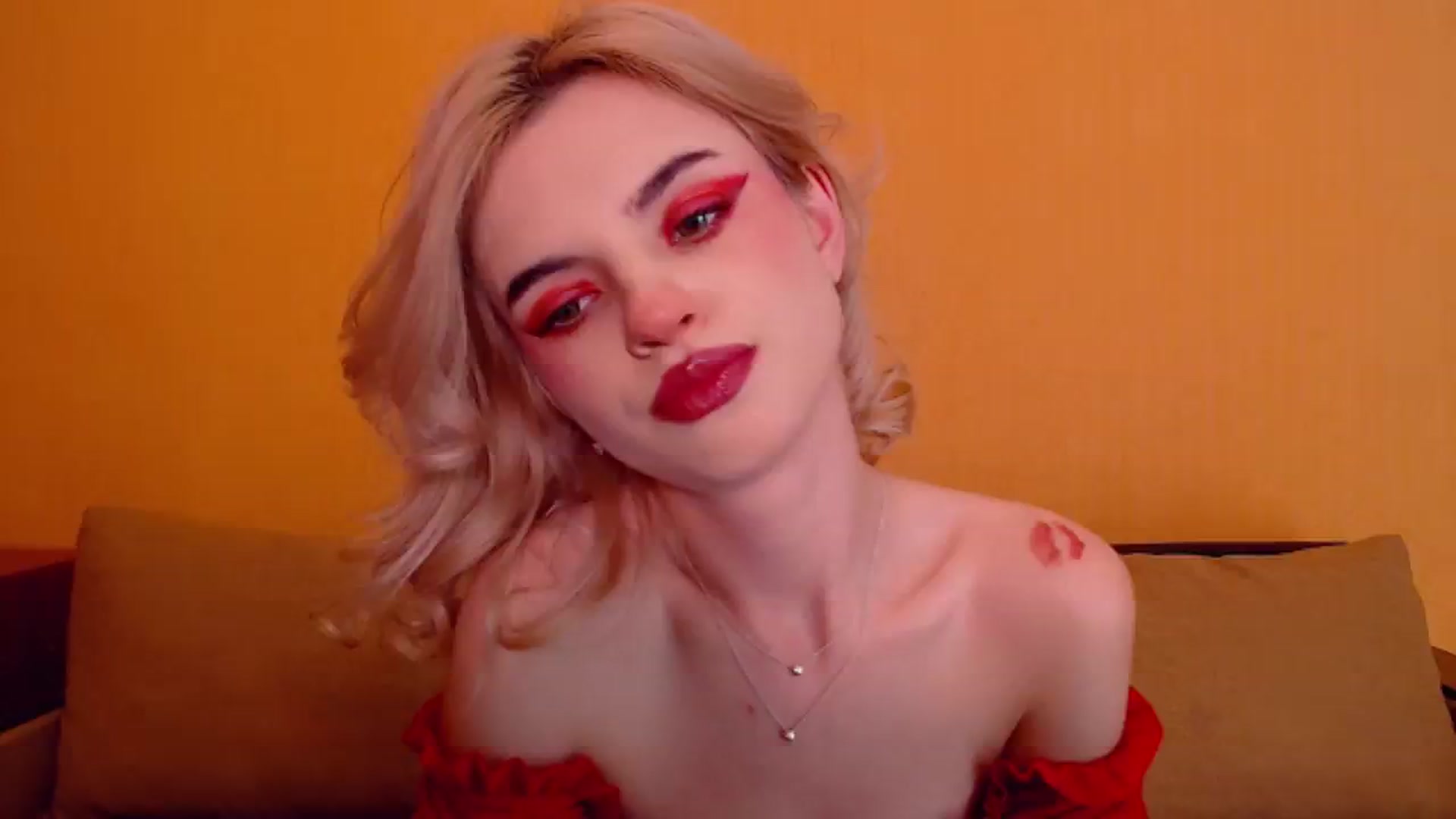 Gallery image thumbnail from Erineys's myfreecams stream on, 12/31/2023, 15:21 image 7 of 20