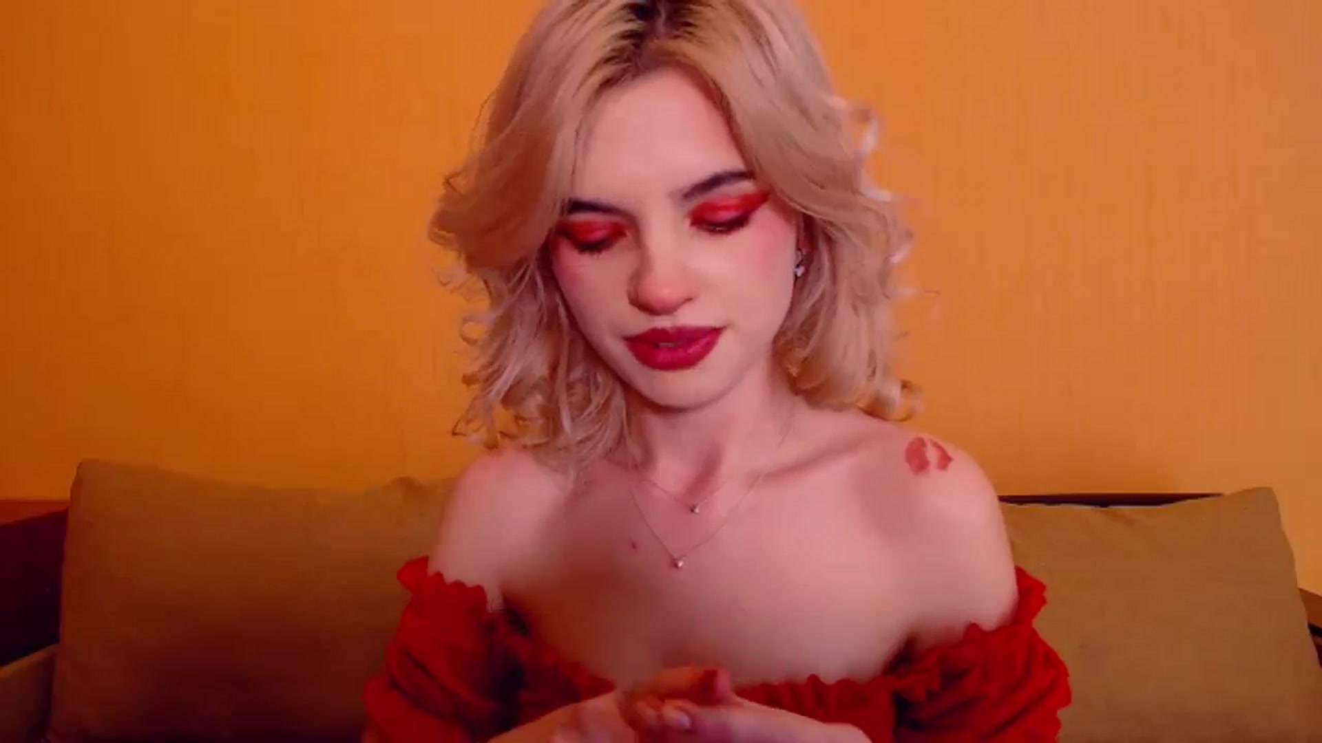 Gallery image thumbnail from Erineys's myfreecams stream on, 12/31/2023, 15:21 image 11 of 20