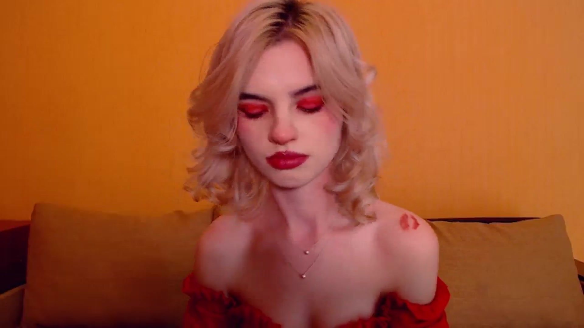 Gallery image thumbnail from Erineys's myfreecams stream on, 12/31/2023, 15:21 image 4 of 20