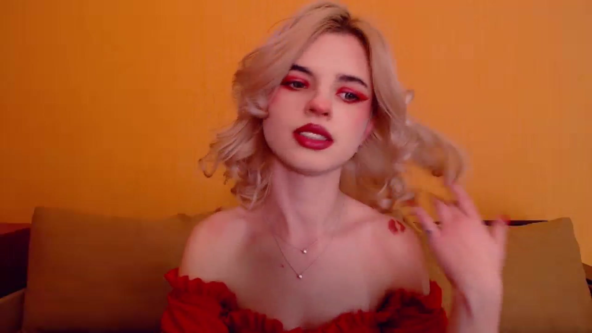 Gallery image thumbnail from Erineys's myfreecams stream on, 12/31/2023, 15:21 image 2 of 20