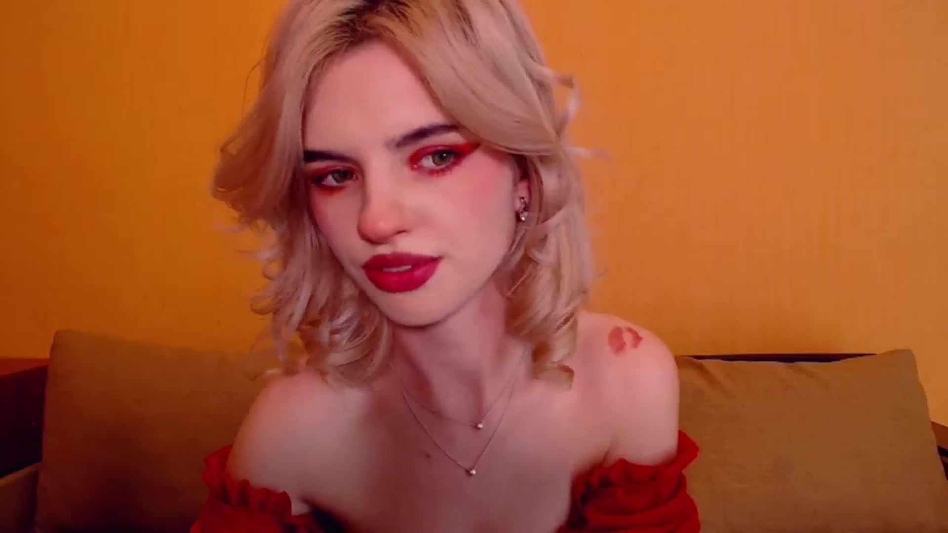 Gallery image thumbnail from Erineys's myfreecams stream on, 12/31/2023, 15:21 image 17 of 20