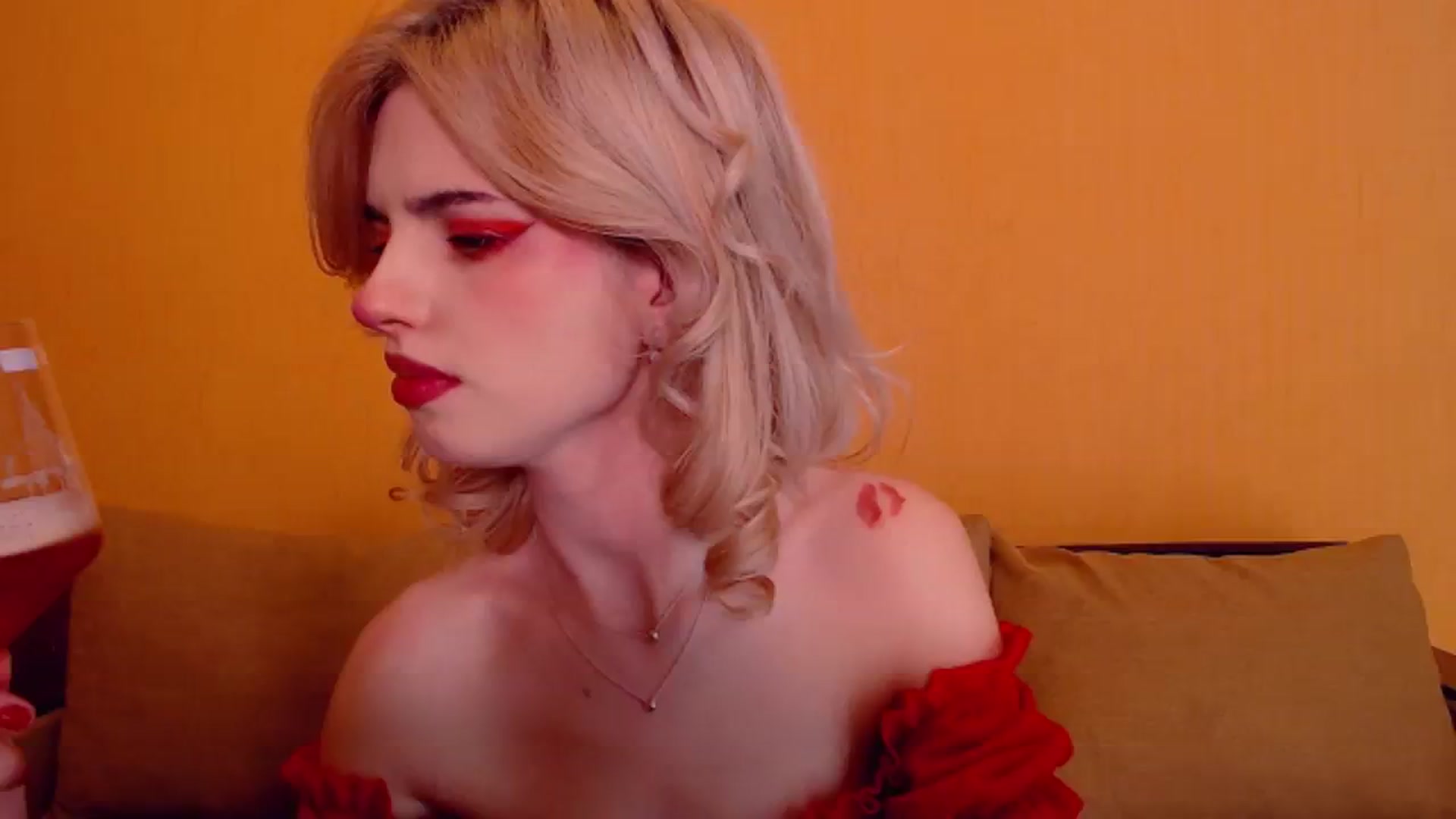 Gallery image thumbnail from Erineys's myfreecams stream on, 12/31/2023, 15:21 image 16 of 20