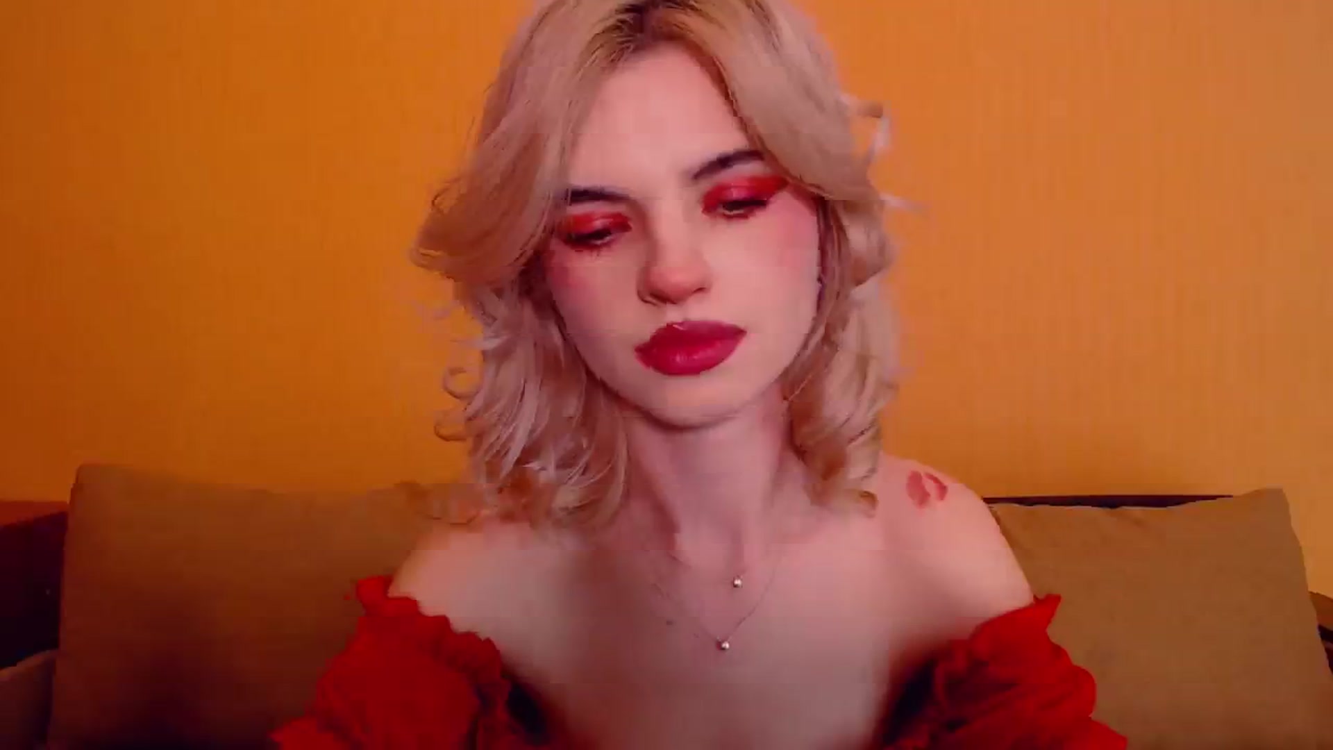 Gallery image thumbnail from Erineys's myfreecams stream on, 12/31/2023, 15:21 image 19 of 20