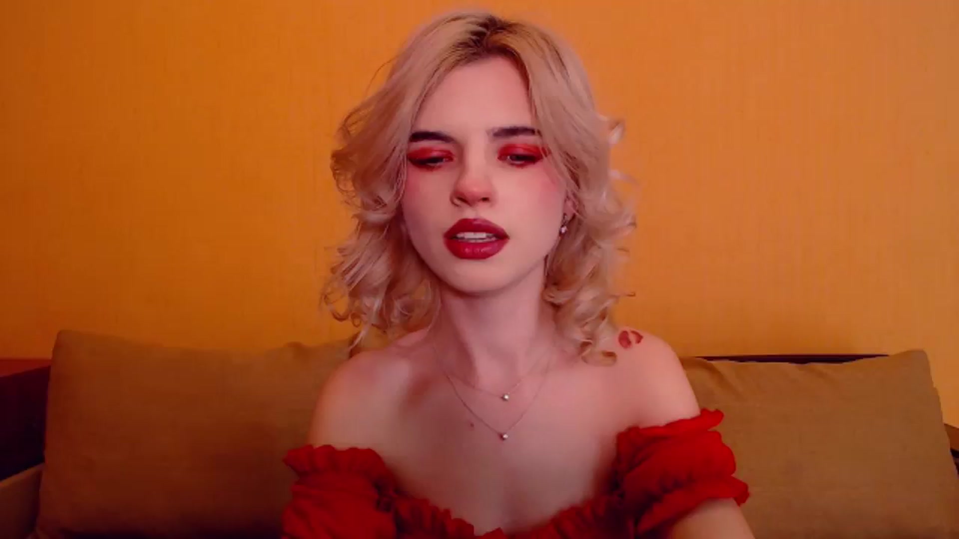 Gallery image thumbnail from Erineys's myfreecams stream on, 12/31/2023, 15:21 image 1 of 20
