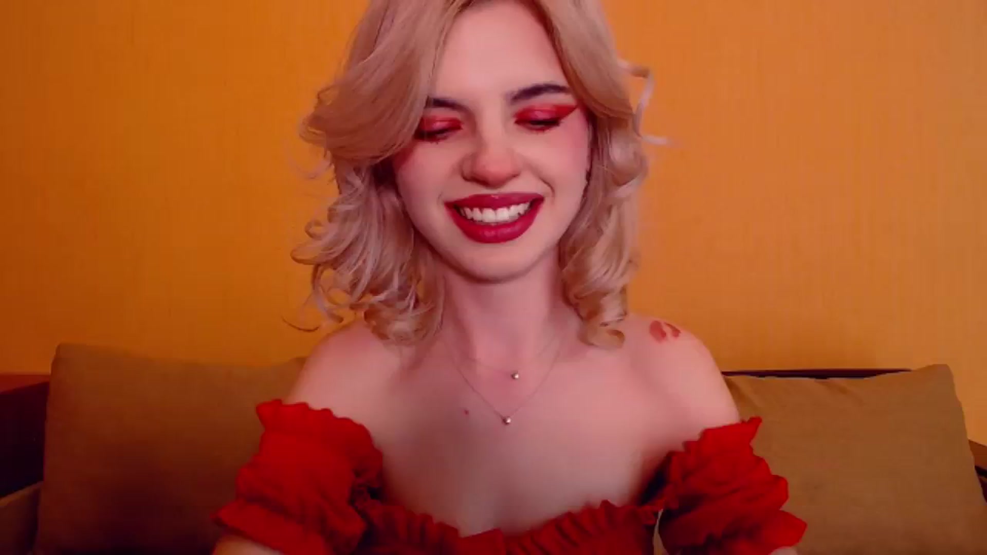 Gallery image thumbnail from Erineys's myfreecams stream on, 12/31/2023, 15:21 image 14 of 20