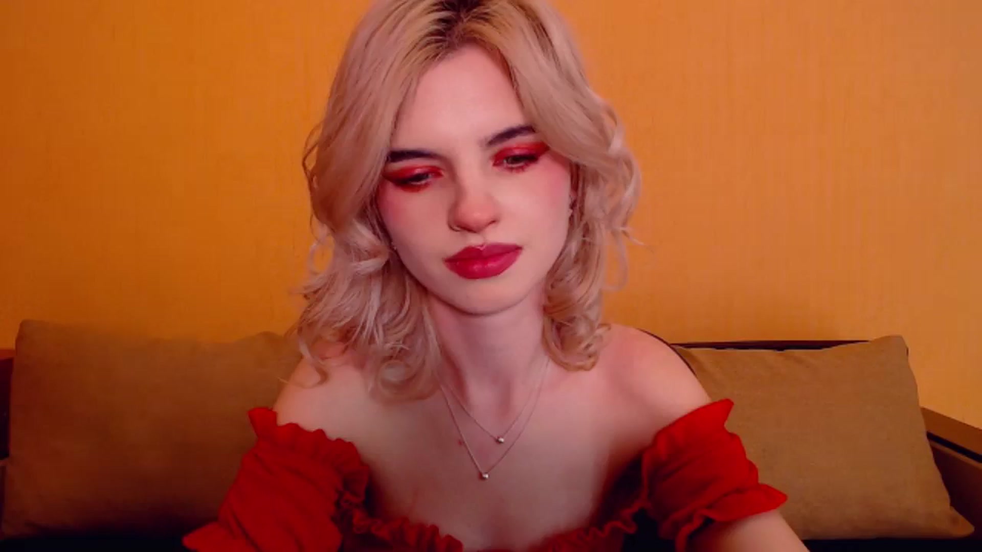 Gallery image thumbnail from Erineys's myfreecams stream on, 12/31/2023, 17:14 image 1 of 20