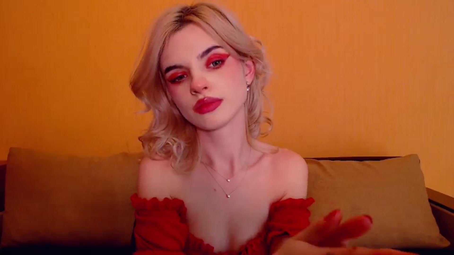Gallery image thumbnail from Erineys's myfreecams stream on, 12/31/2023, 17:14 image 10 of 20
