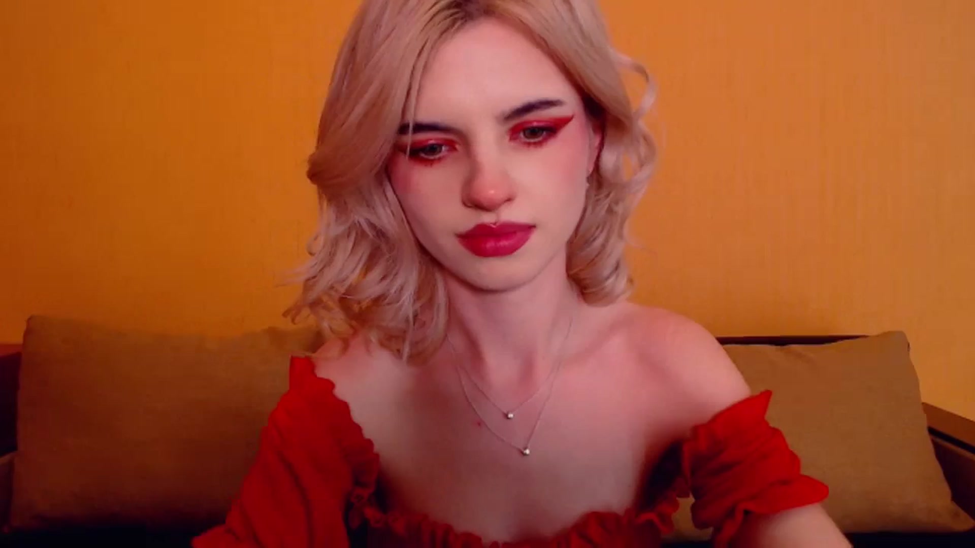 Gallery image thumbnail from Erineys's myfreecams stream on, 12/31/2023, 17:38 image 17 of 20