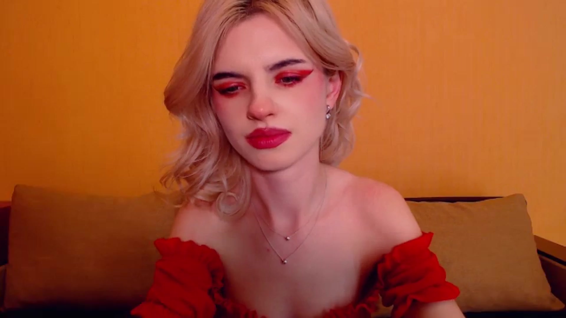 Gallery image thumbnail from Erineys's myfreecams stream on, 12/31/2023, 17:38 image 4 of 20