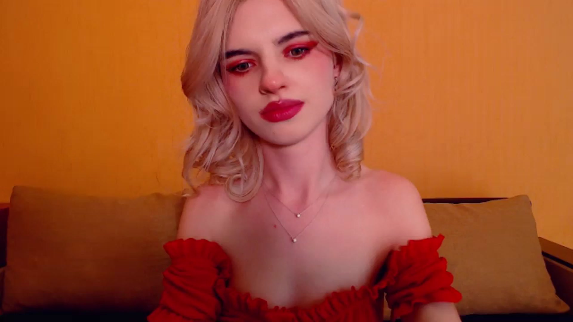 Gallery image thumbnail from Erineys's myfreecams stream on, 12/31/2023, 17:38 image 2 of 20
