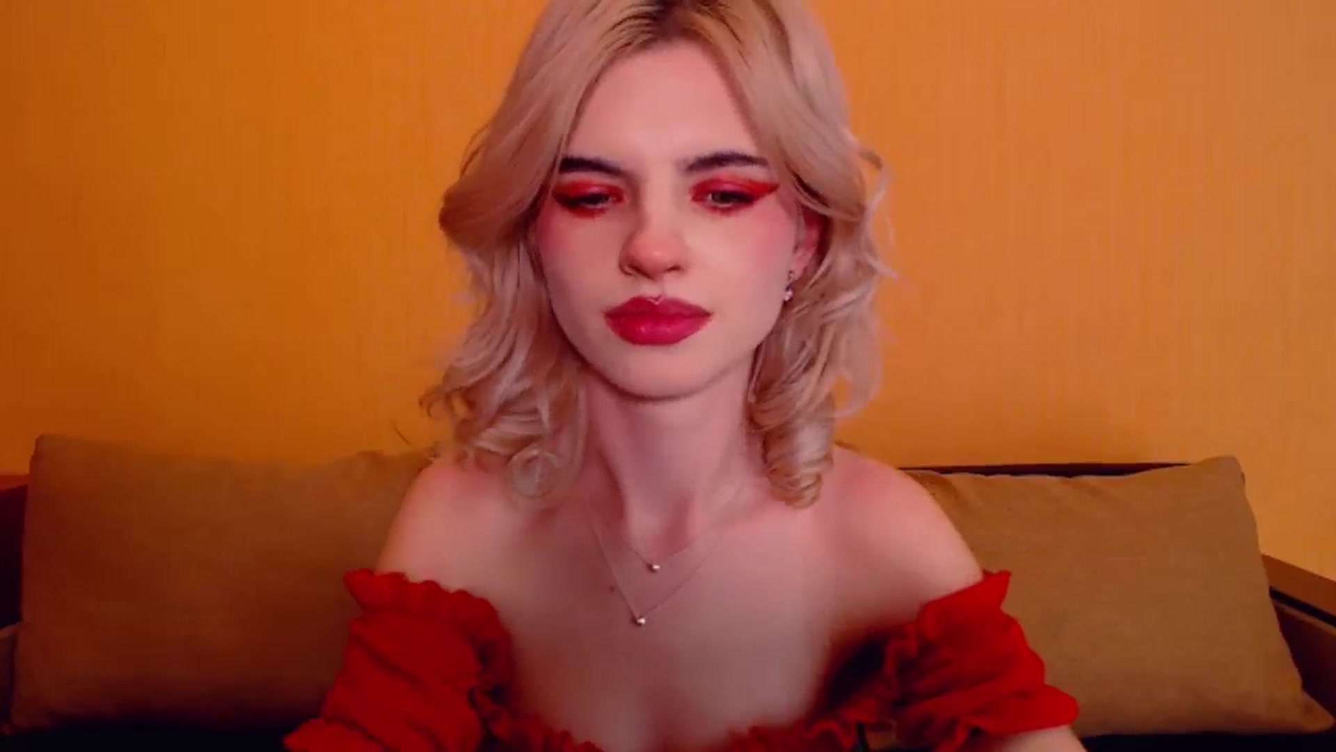 Gallery image thumbnail from Erineys's myfreecams stream on, 12/31/2023, 17:38 image 5 of 20