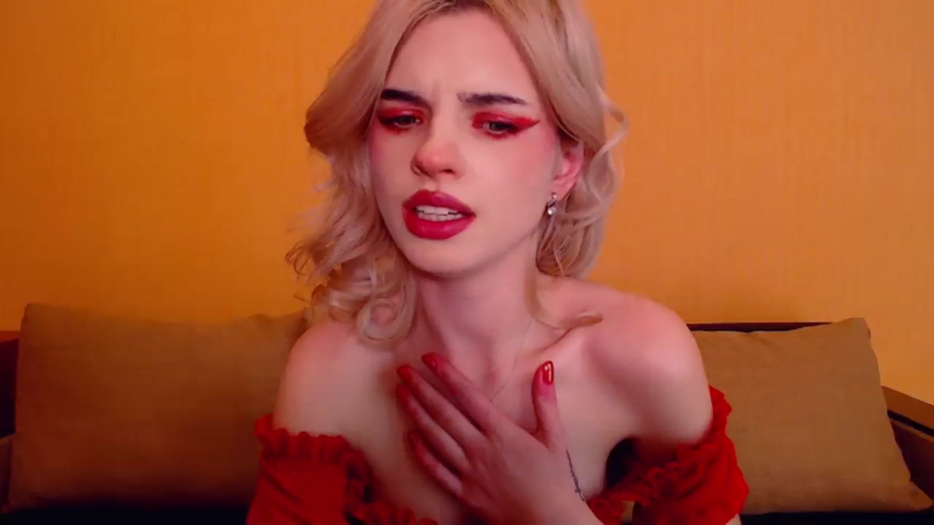 Gallery image thumbnail from Erineys's myfreecams stream on, 12/31/2023, 17:38 image 13 of 20