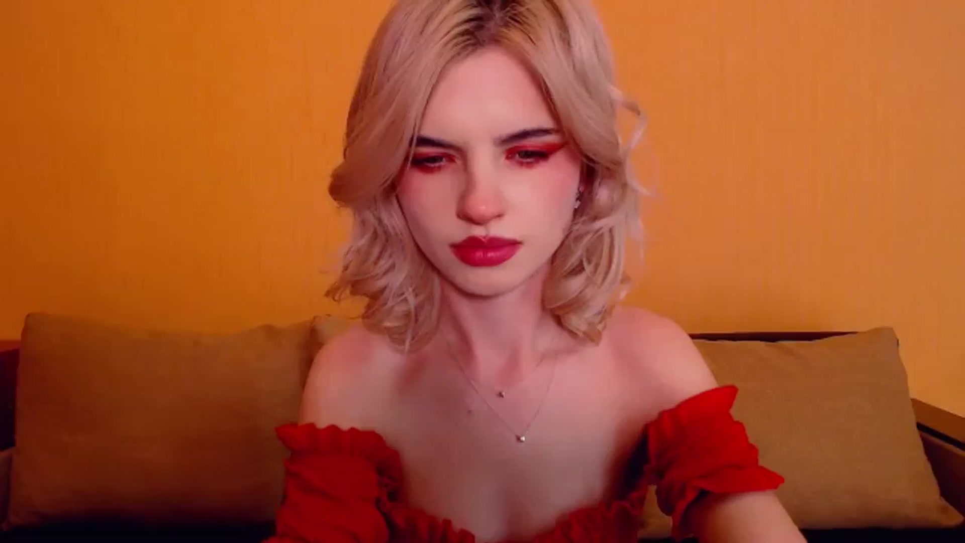 Gallery image thumbnail from Erineys's myfreecams stream on, 12/31/2023, 17:38 image 11 of 20