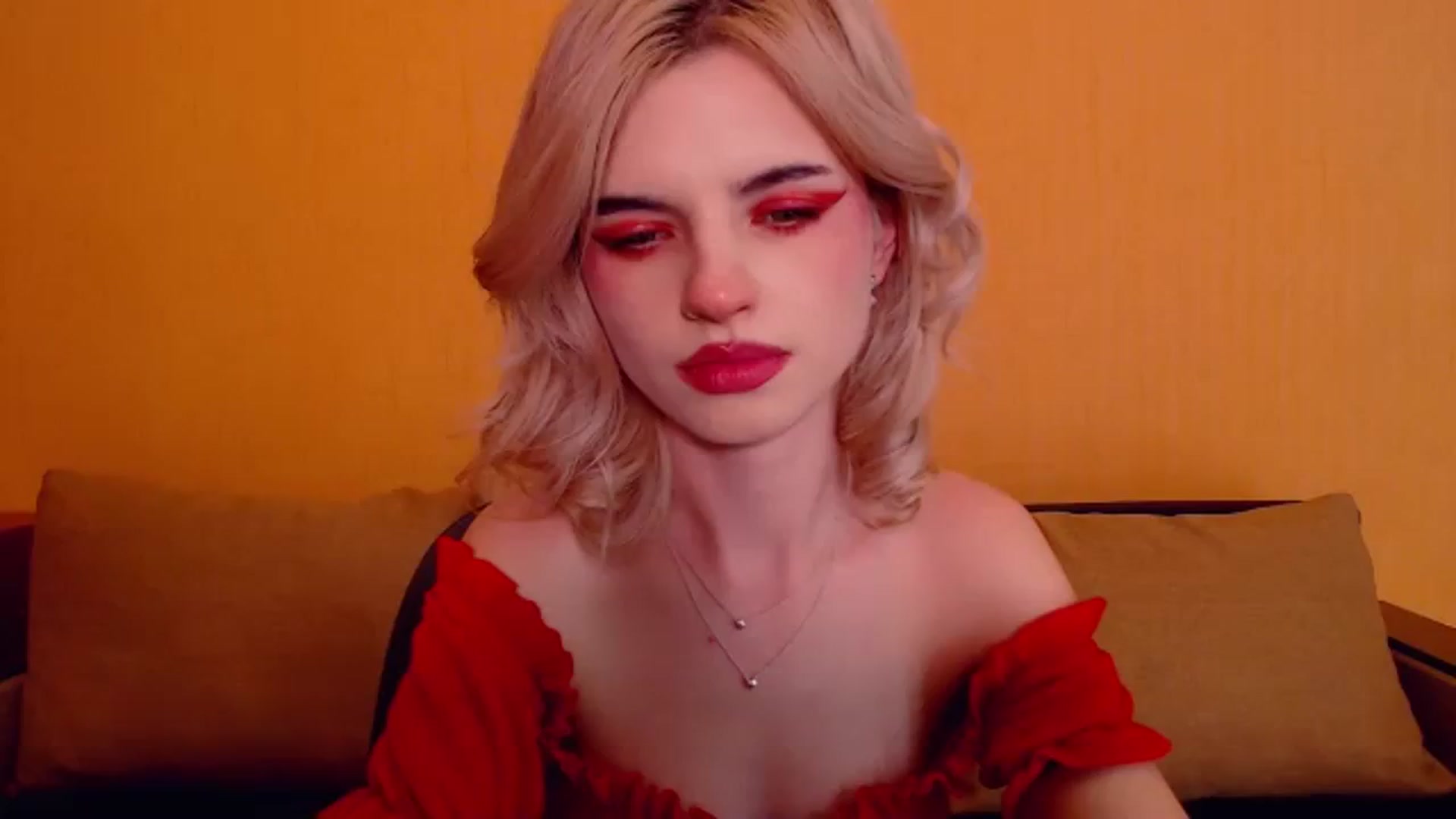 Gallery image thumbnail from Erineys's myfreecams stream on, 12/31/2023, 17:38 image 19 of 20