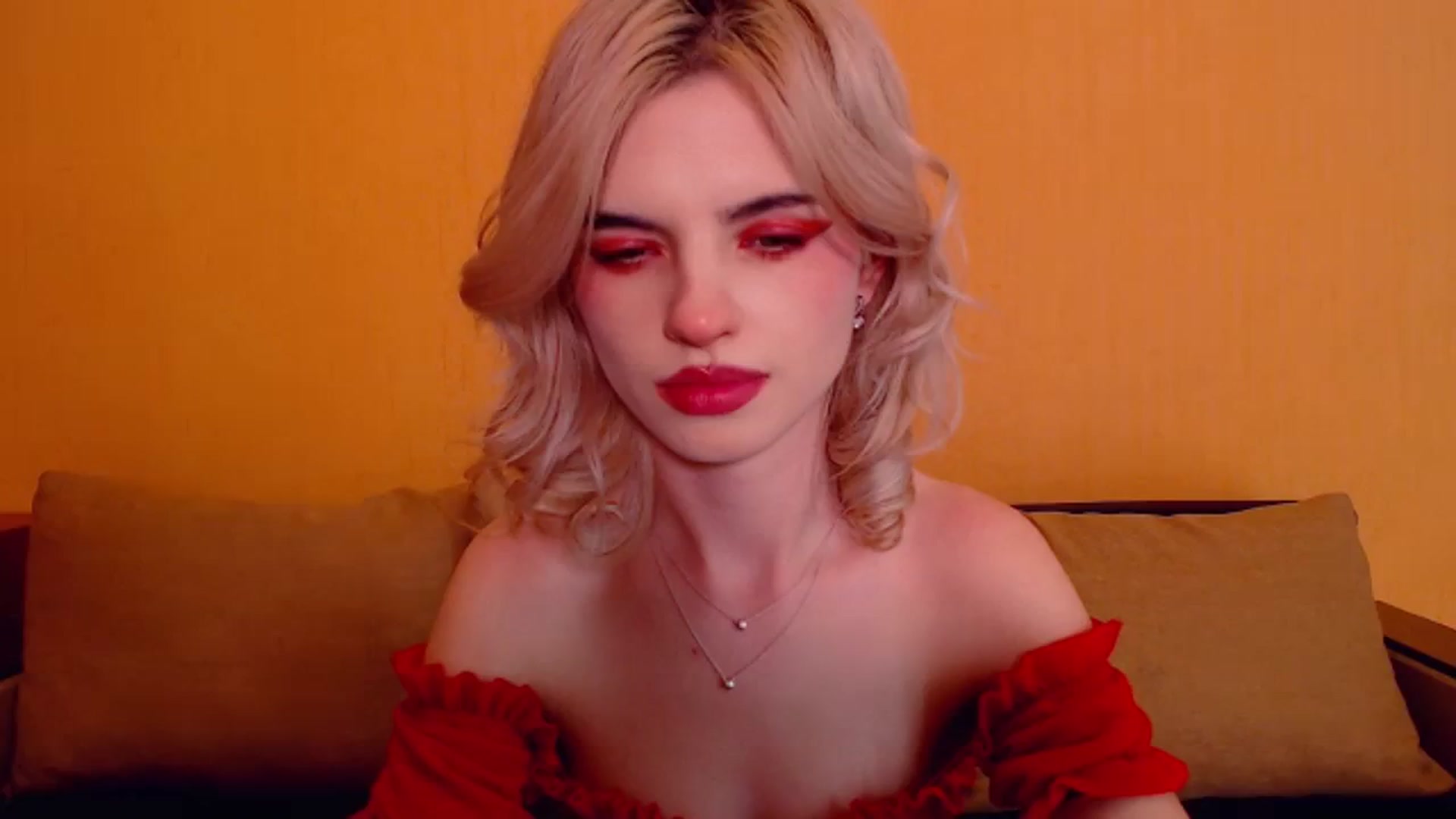 Gallery image thumbnail from Erineys's myfreecams stream on, 12/31/2023, 17:38 image 7 of 20