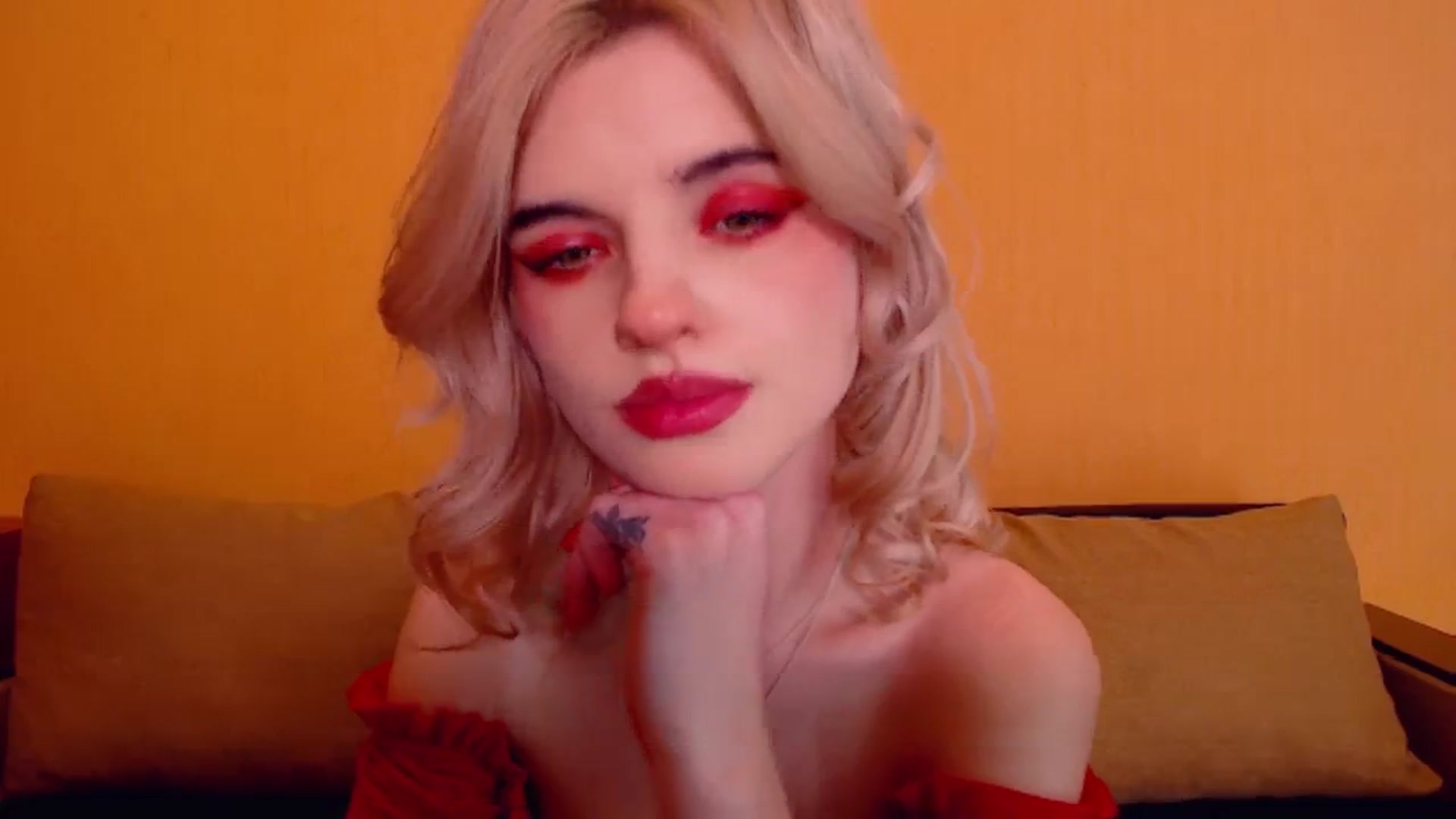 Gallery image thumbnail from Erineys's myfreecams stream on, 12/31/2023, 17:55 image 13 of 20