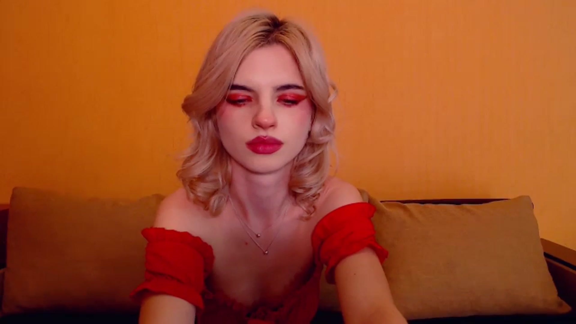 Gallery image thumbnail from Erineys's myfreecams stream on, 12/31/2023, 17:55 image 7 of 20