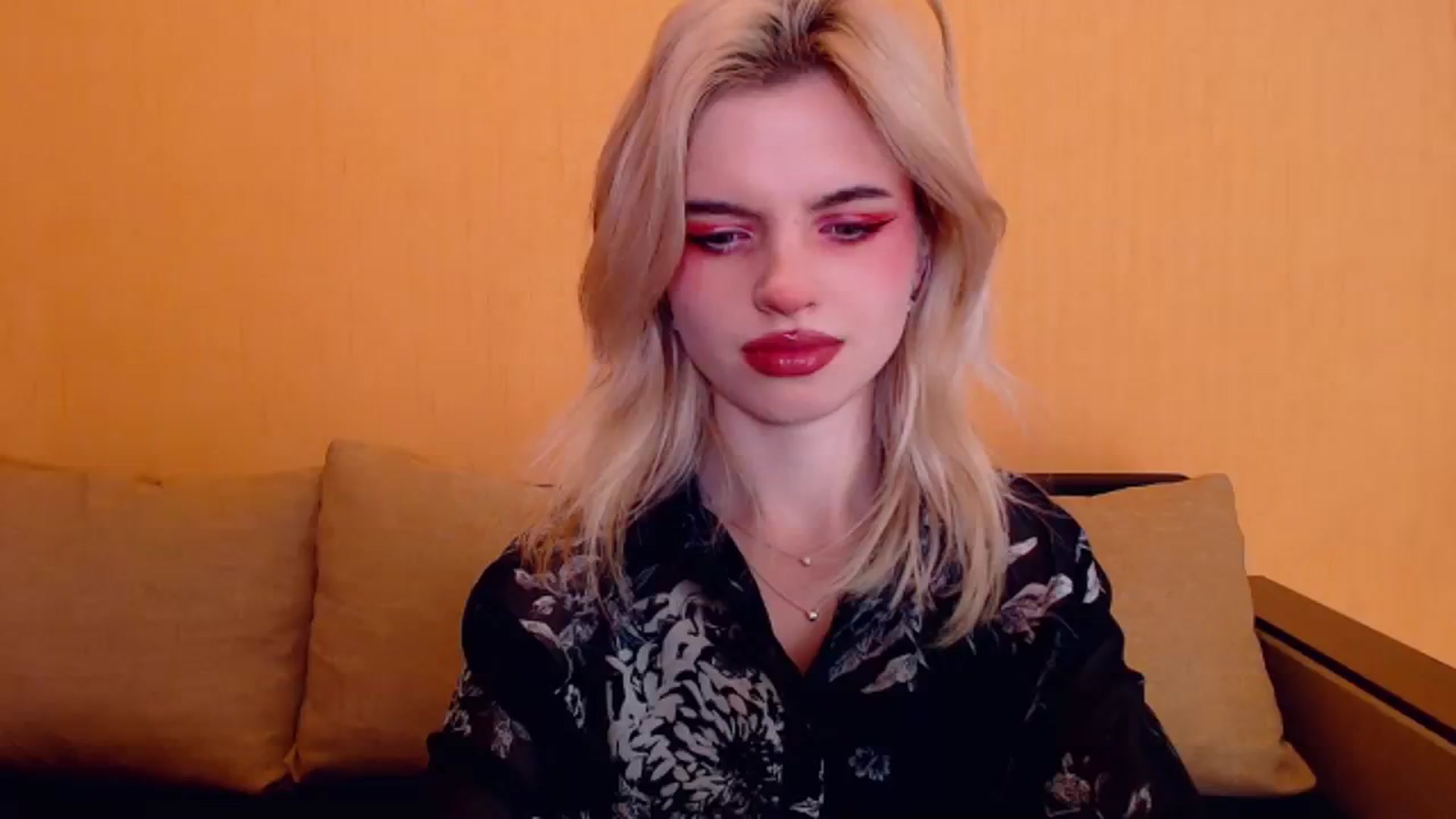 Gallery image thumbnail from Erineys's myfreecams stream on, 01/06/2024, 17:15 image 2 of 20