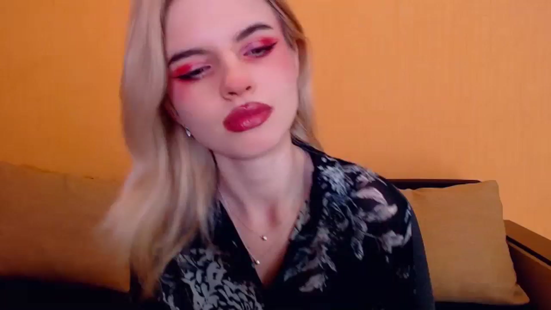 Gallery image thumbnail from Erineys's myfreecams stream on, 01/06/2024, 17:15 image 15 of 20