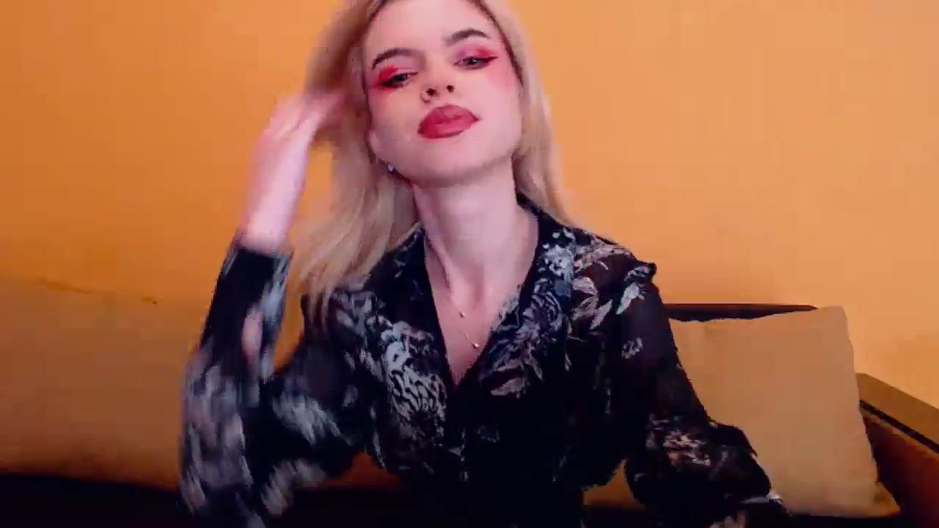Gallery image thumbnail from Erineys's myfreecams stream on, 01/06/2024, 17:15 image 17 of 20