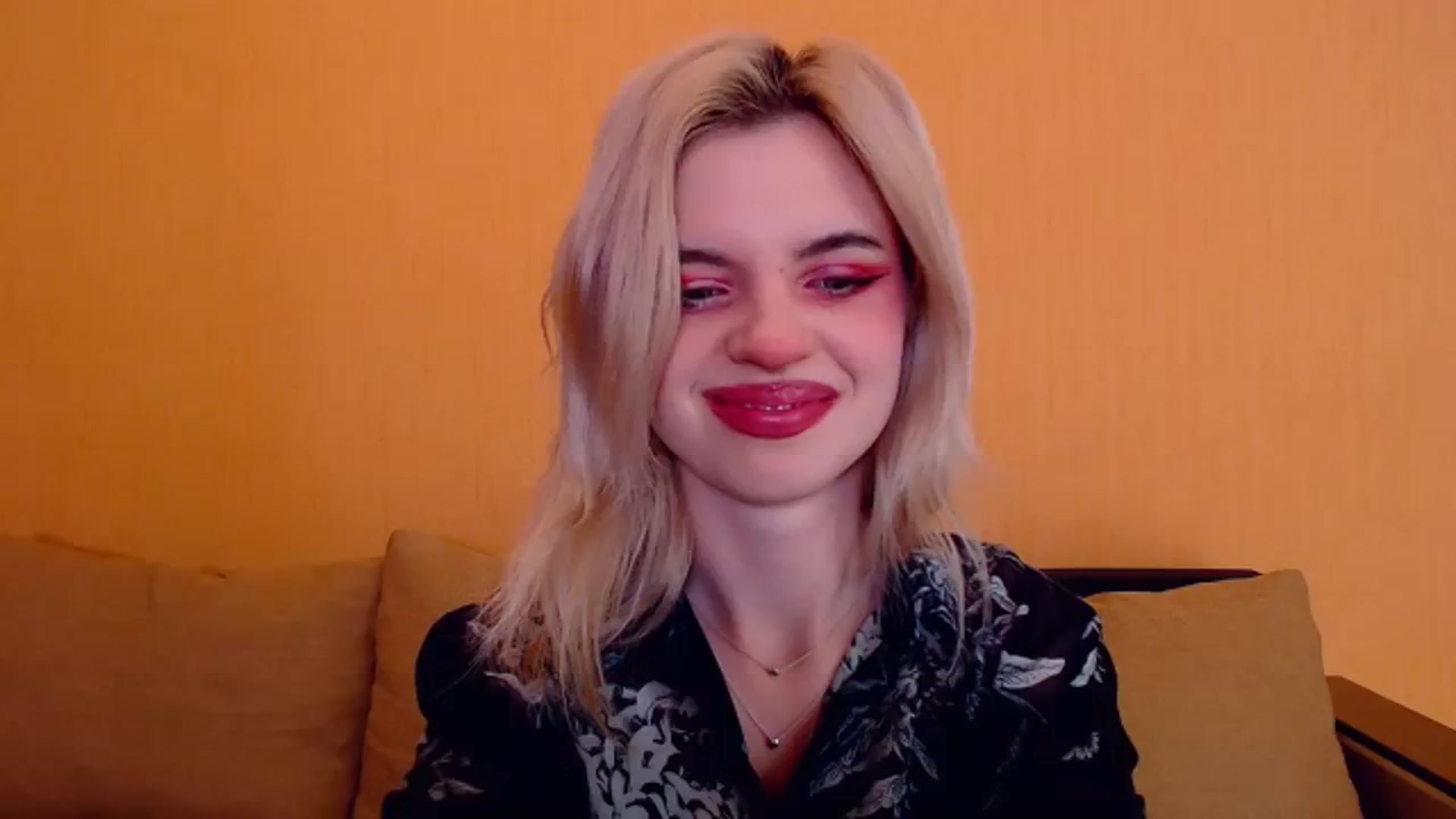 Gallery image thumbnail from Erineys's myfreecams stream on, 01/06/2024, 17:15 image 8 of 20