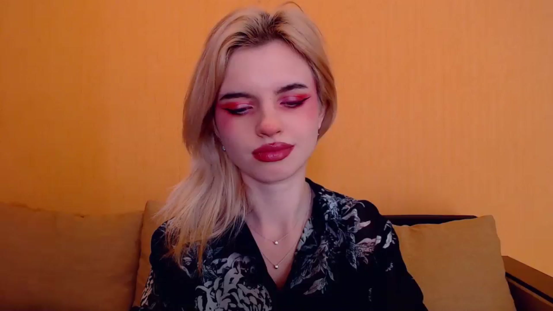 Gallery image thumbnail from Erineys's myfreecams stream on, 01/06/2024, 17:15 image 5 of 20