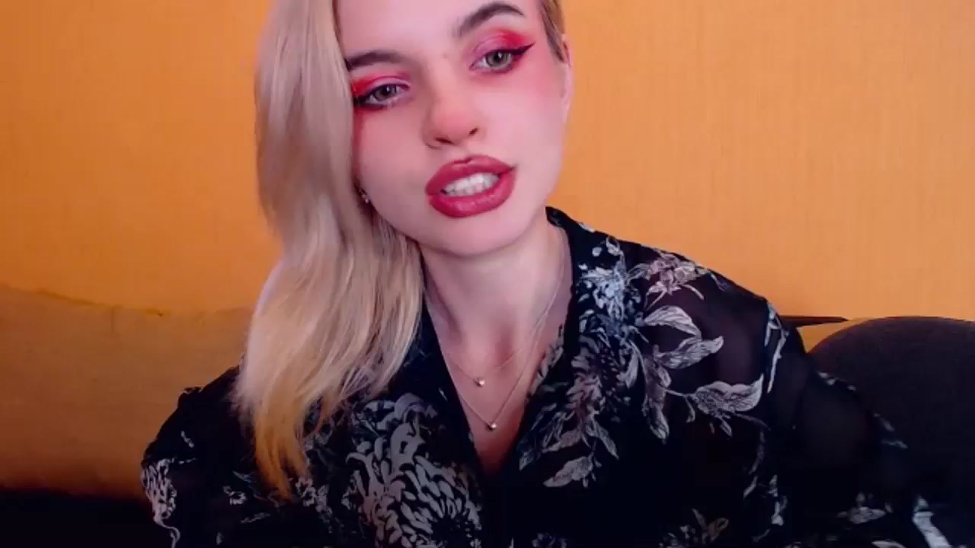 Gallery image thumbnail from Erineys's myfreecams stream on, 01/06/2024, 17:15 image 18 of 20