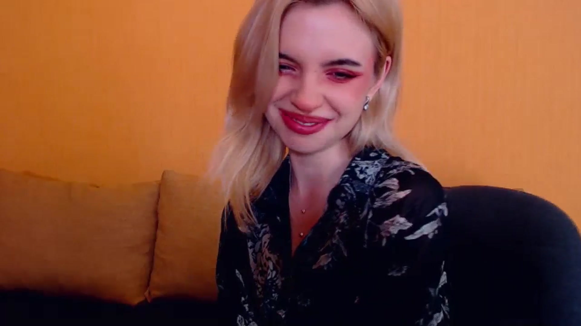 Gallery image thumbnail from Erineys's myfreecams stream on, 01/06/2024, 17:15 image 19 of 20