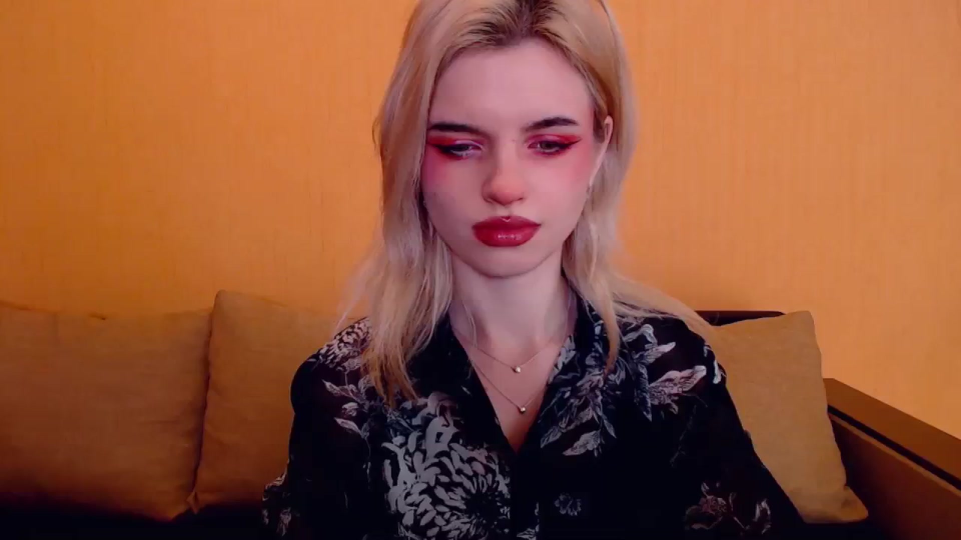 Gallery image thumbnail from Erineys's myfreecams stream on, 01/06/2024, 17:15 image 1 of 20