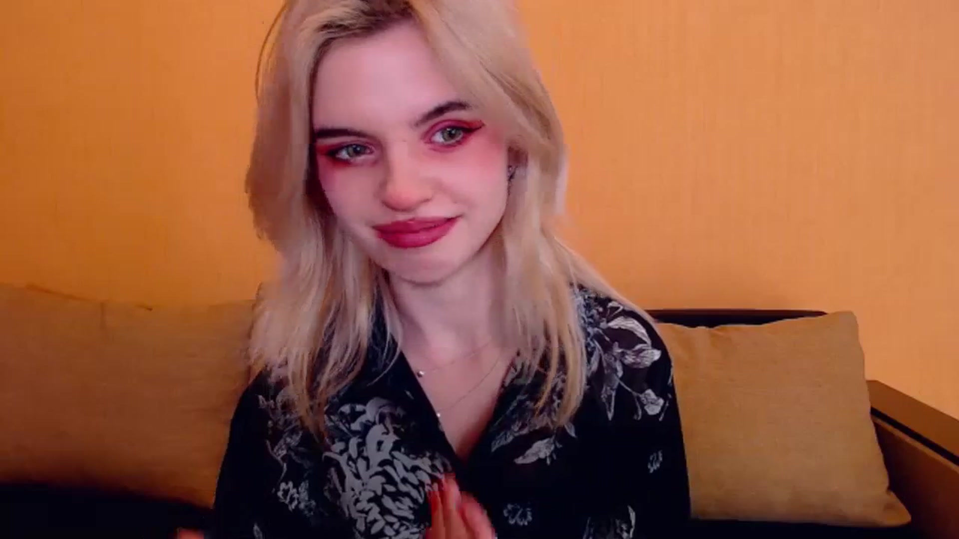 Gallery image thumbnail from Erineys's myfreecams stream on, 01/06/2024, 17:15 image 12 of 20