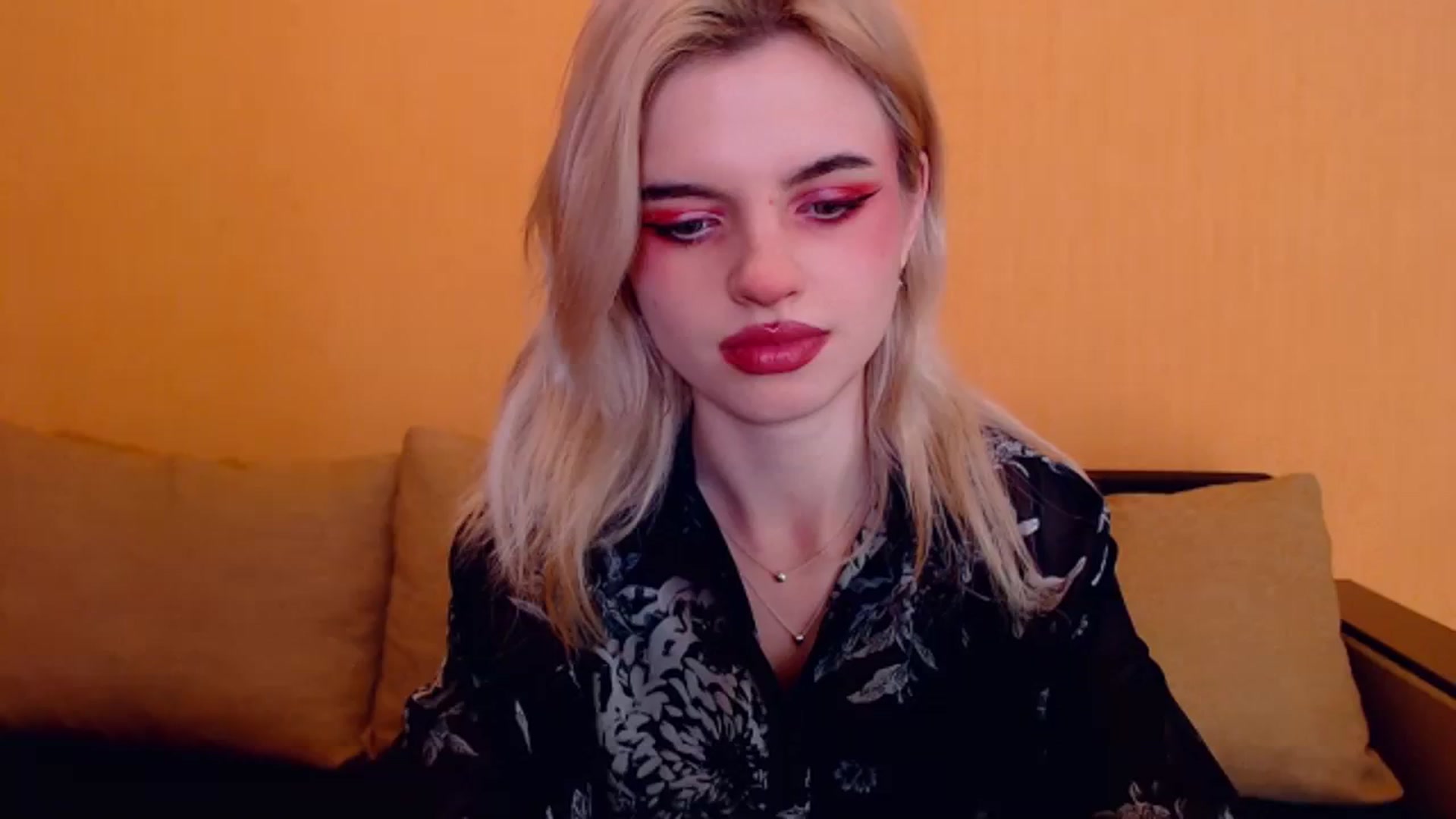 Gallery image thumbnail from Erineys's myfreecams stream on, 01/06/2024, 17:15 image 16 of 20