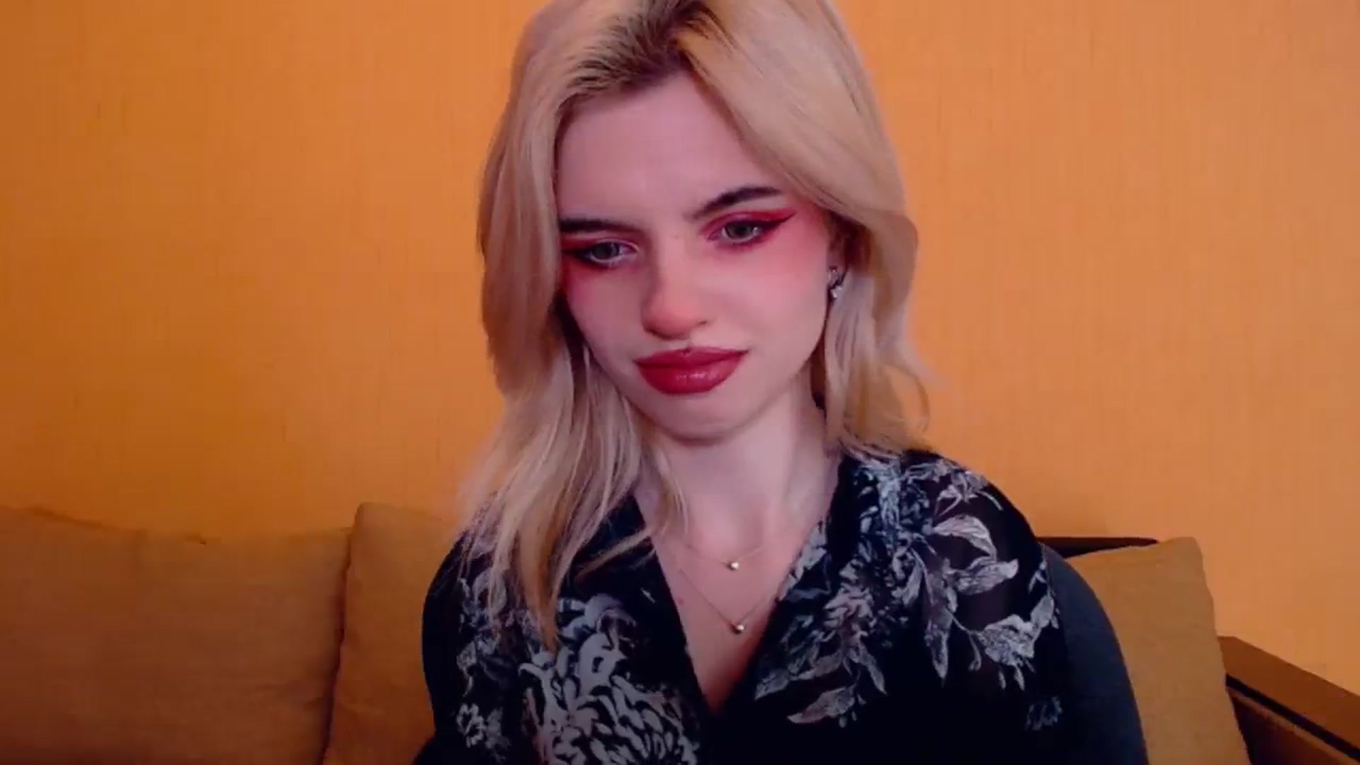 Gallery image thumbnail from Erineys's myfreecams stream on, 01/06/2024, 17:15 image 3 of 20