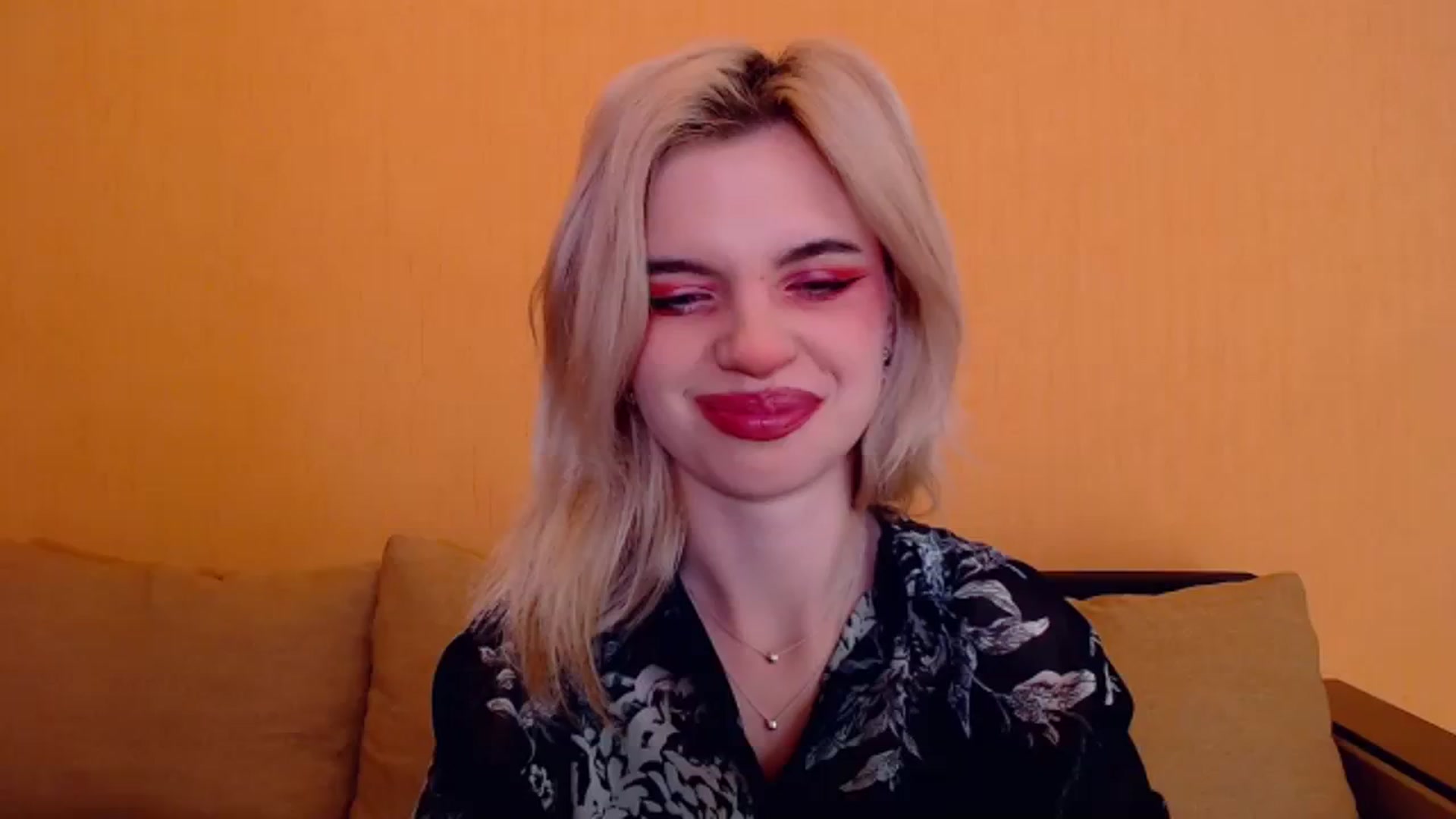 Gallery image thumbnail from Erineys's myfreecams stream on, 01/06/2024, 17:15 image 7 of 20