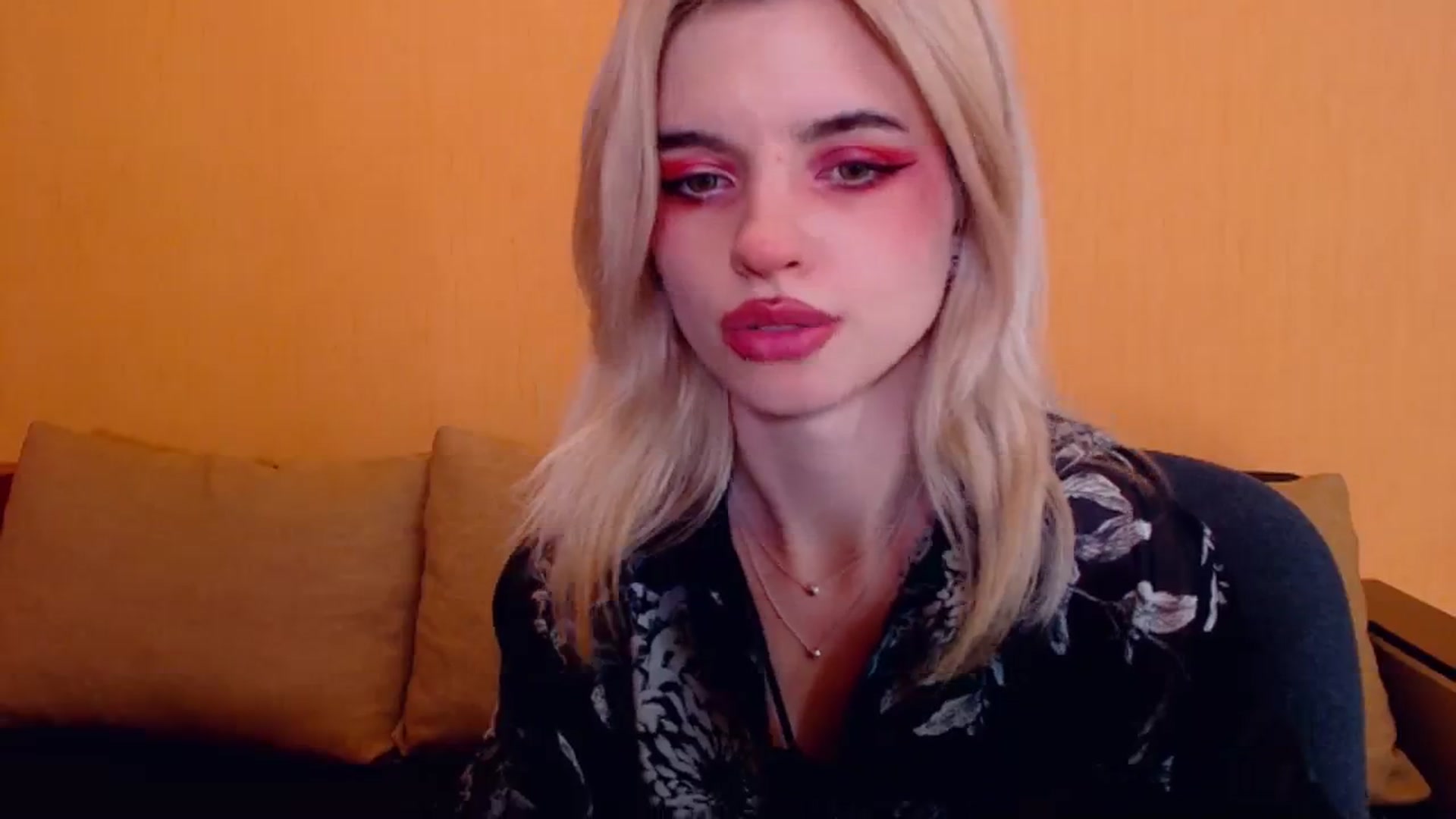 Gallery image thumbnail from Erineys's myfreecams stream on, 01/06/2024, 18:33 image 19 of 20