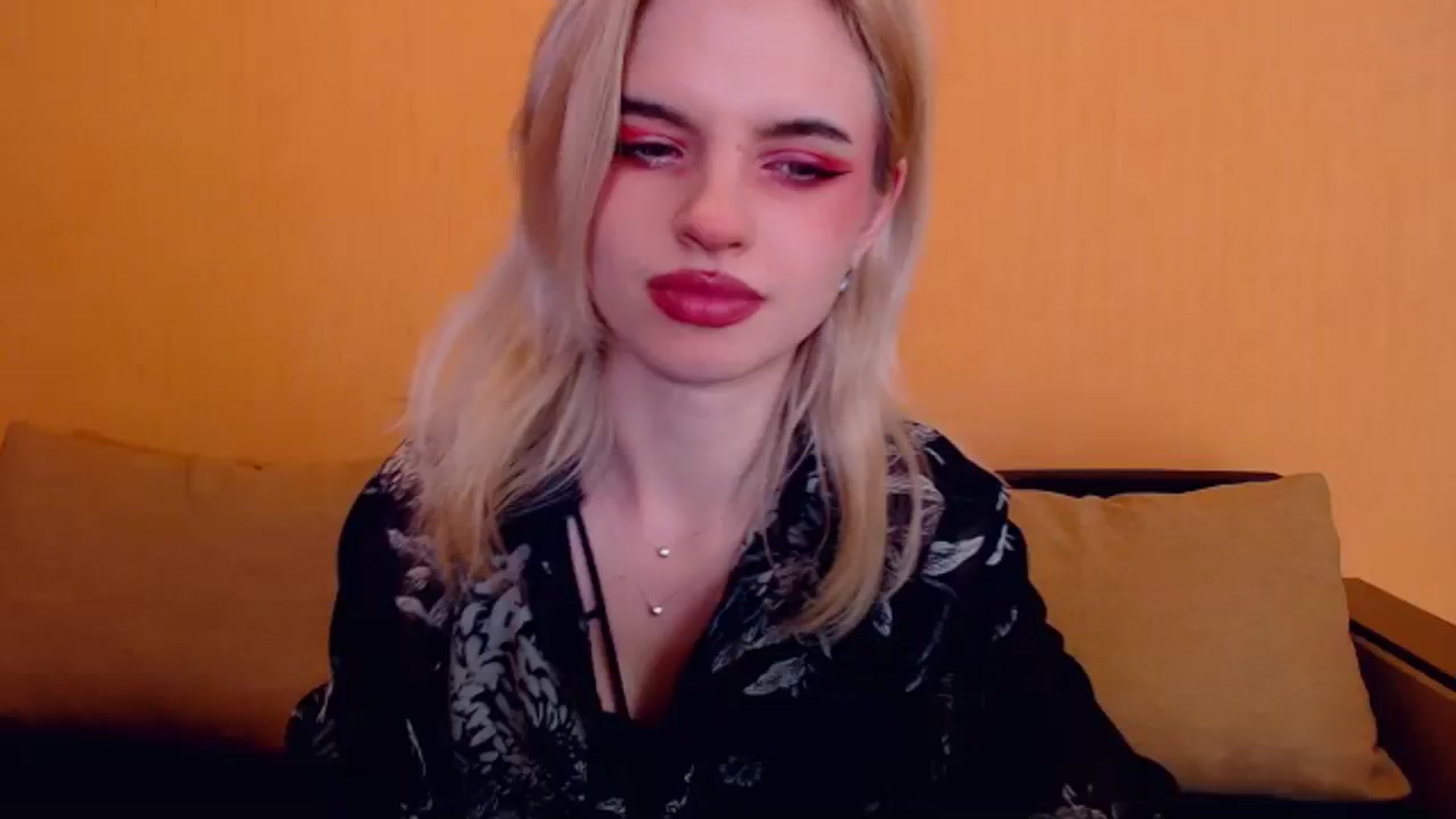 Gallery image thumbnail from Erineys's myfreecams stream on, 01/06/2024, 18:33 image 4 of 20