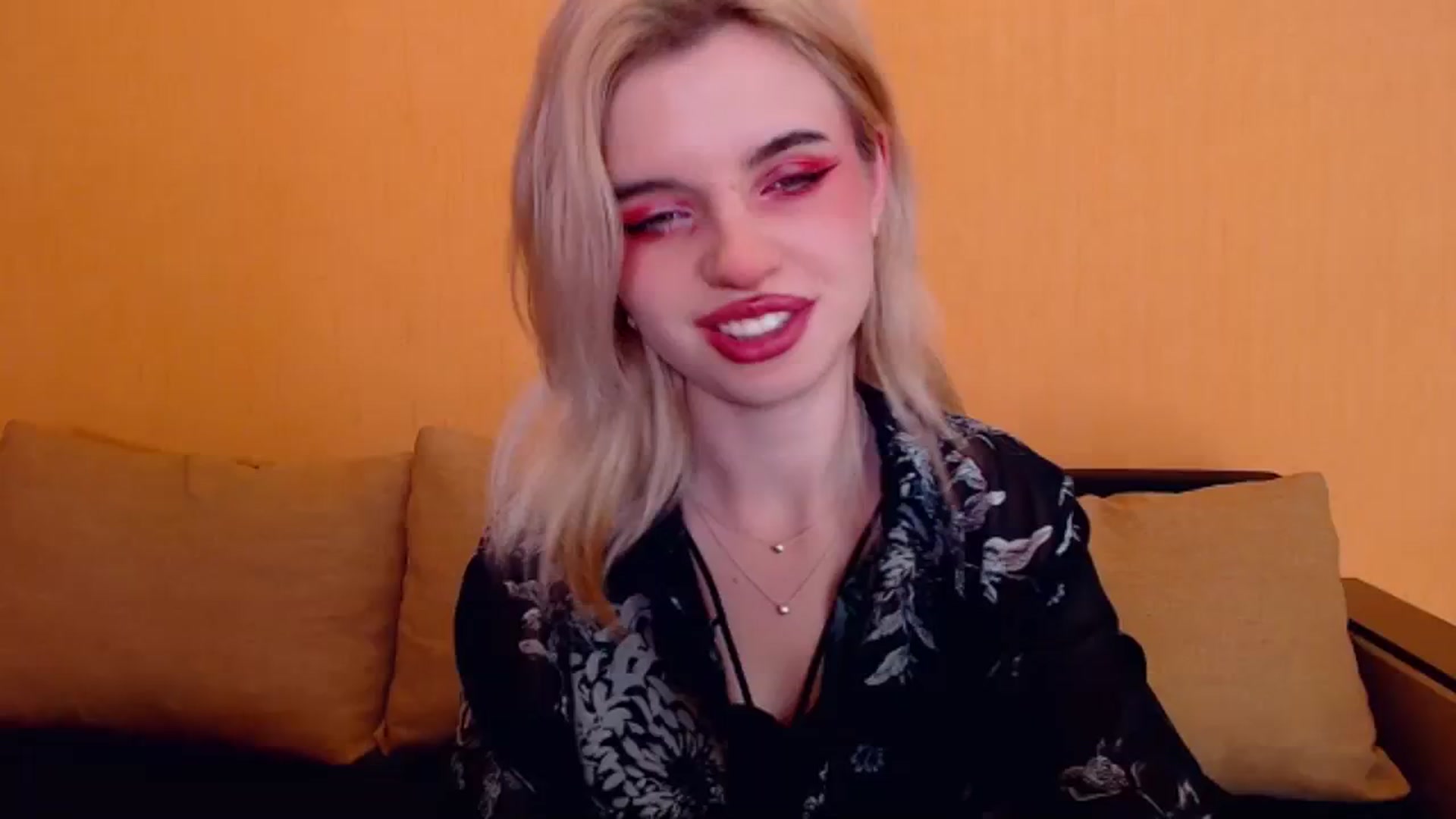 Gallery image thumbnail from Erineys's myfreecams stream on, 01/06/2024, 18:33 image 1 of 20