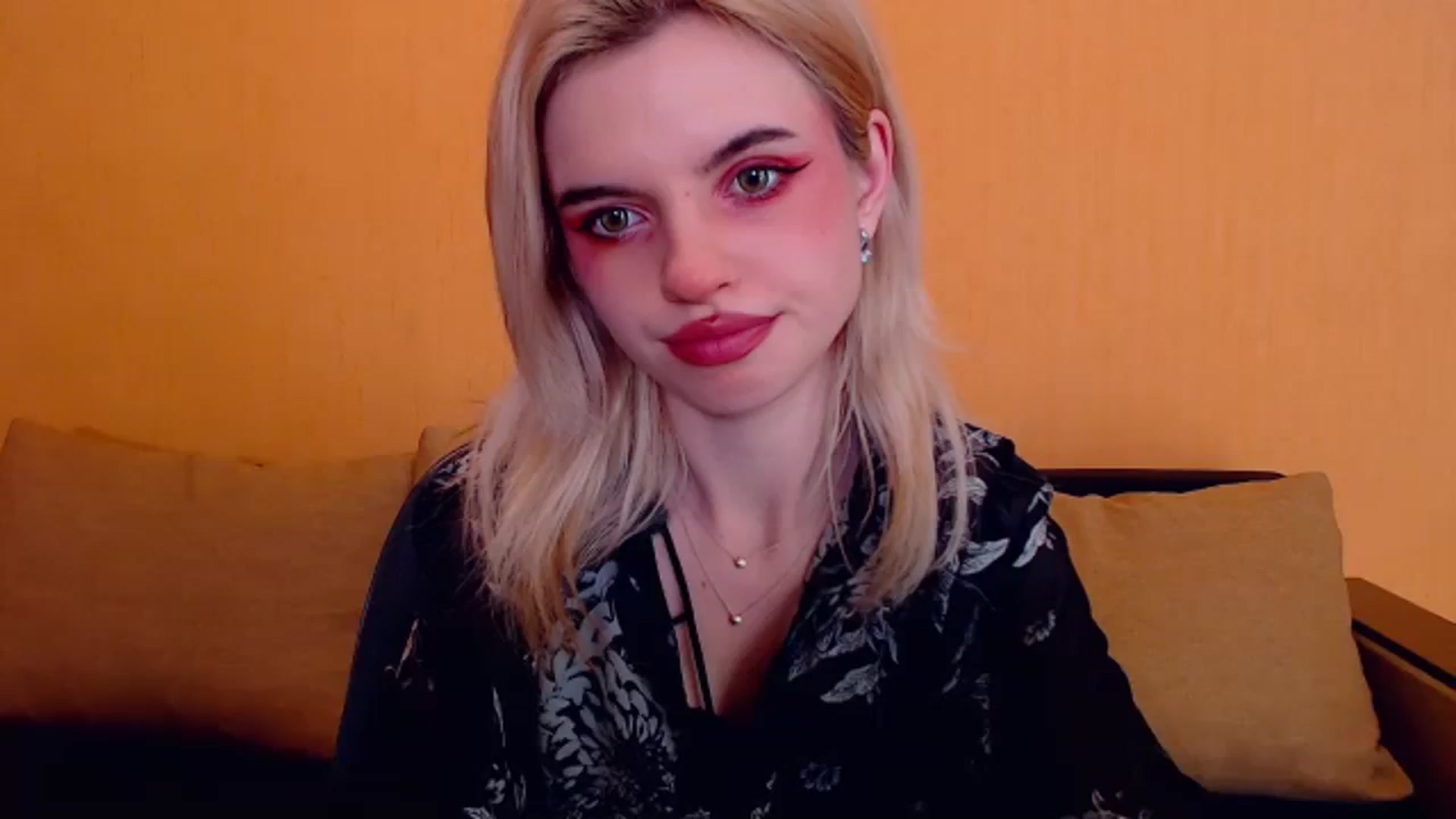 Gallery image thumbnail from Erineys's myfreecams stream on, 01/06/2024, 18:33 image 5 of 20