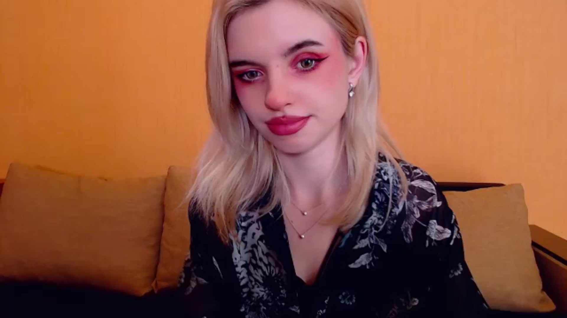 Gallery image thumbnail from Erineys's myfreecams stream on, 01/06/2024, 18:33 image 14 of 20