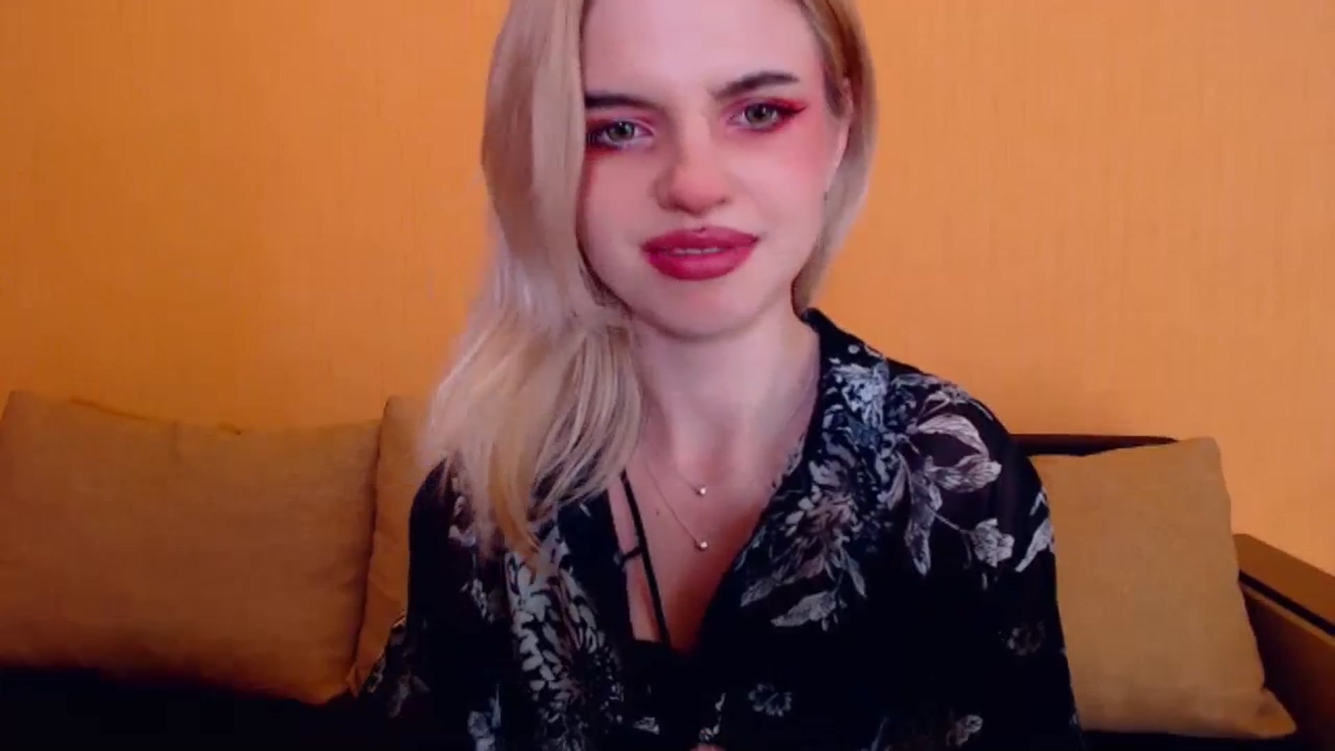 Gallery image thumbnail from Erineys's myfreecams stream on, 01/06/2024, 18:33 image 8 of 20
